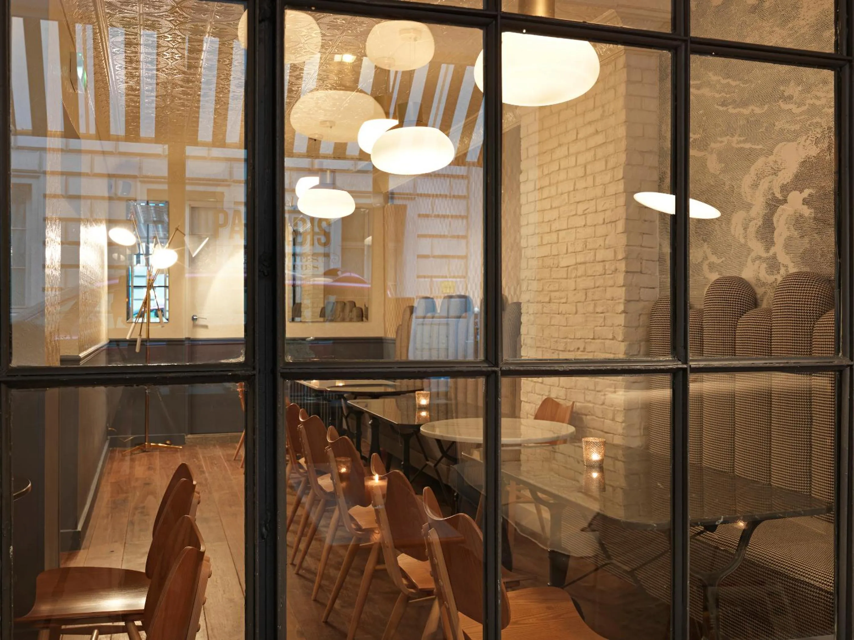 Restaurant/places to eat in Hotel Paradis