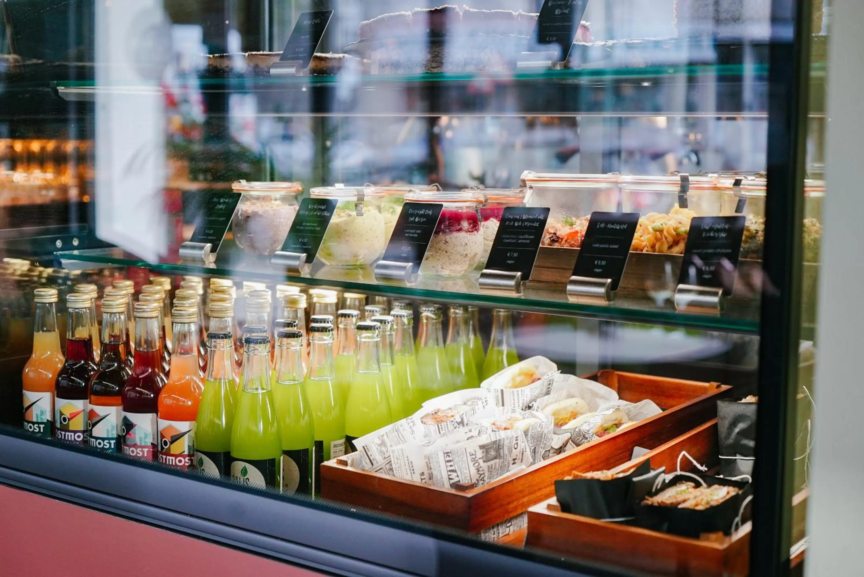 Lounge or bar in Crowne Plaza Berlin City Centre Ku'damm by IHG