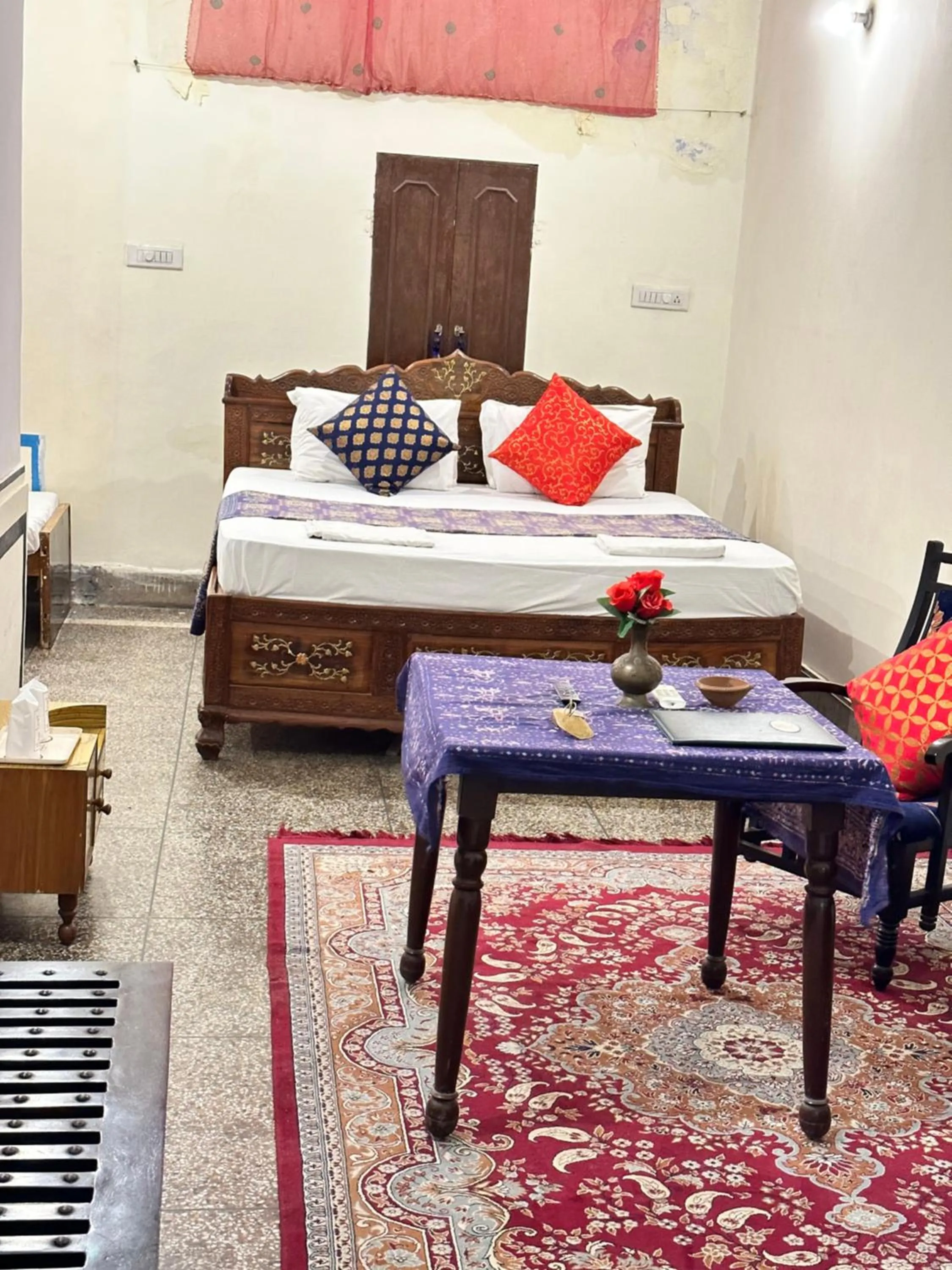 Bed in Rawla Mrignayani Palace