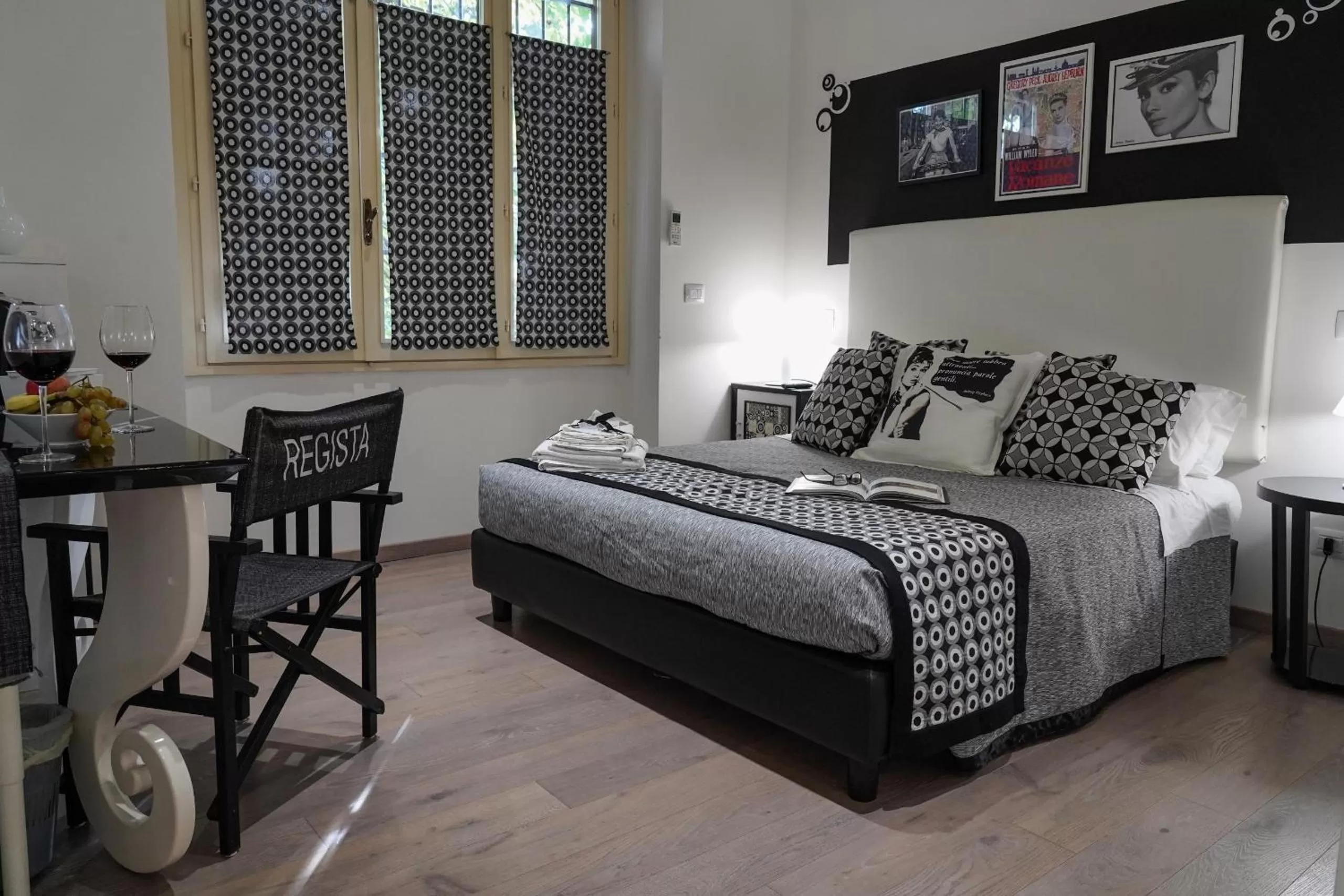 Bedroom, Bed in Villa Cantoni