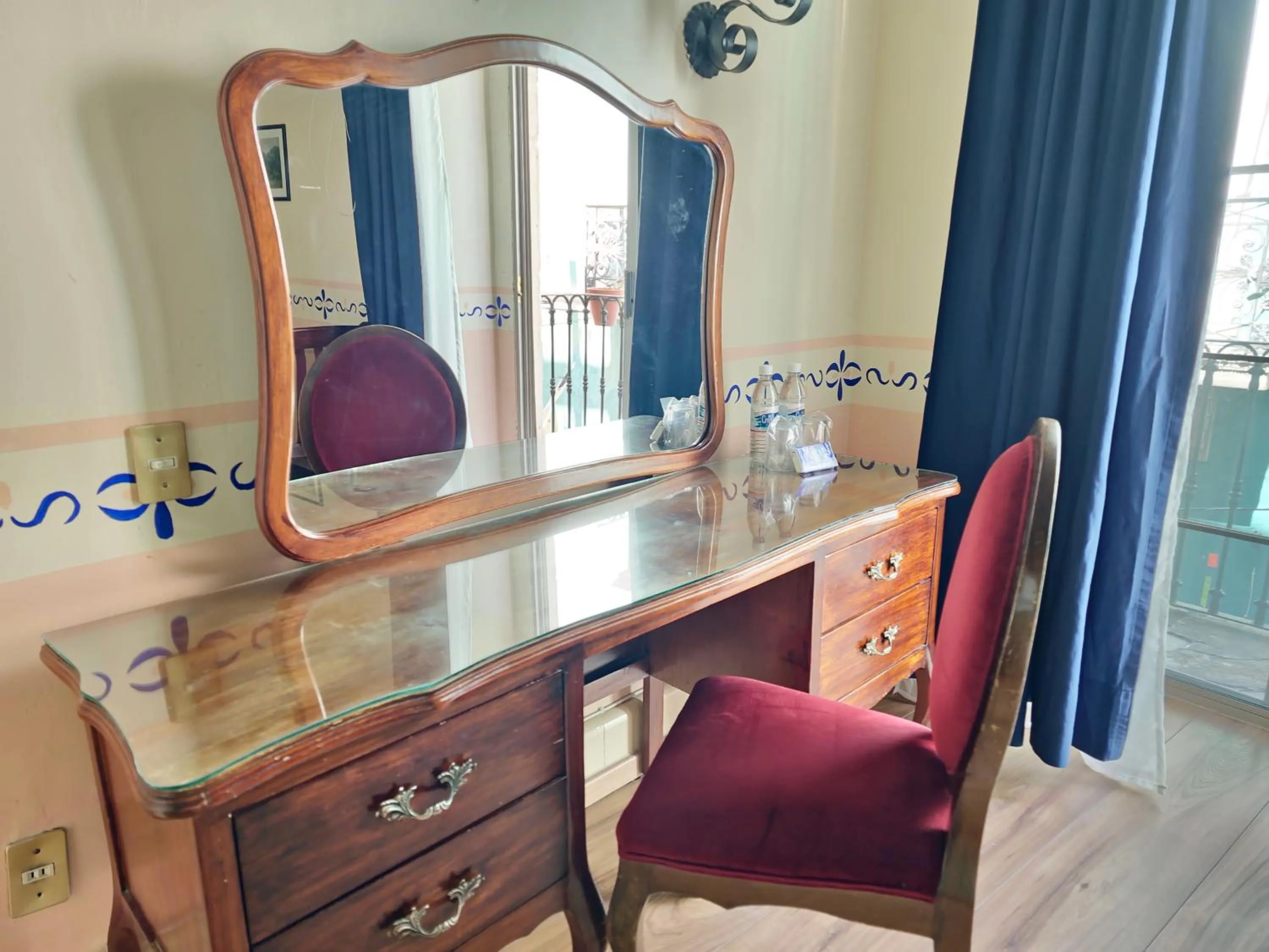 Seating area in Hotel Posada Santa Fe