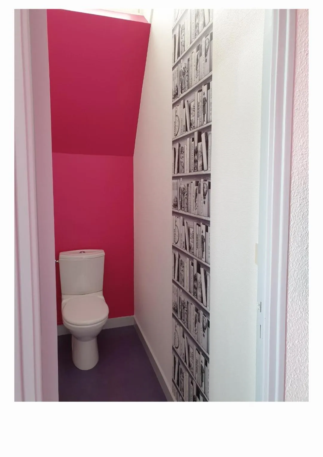 Toilet in Hôtel Le Rohan Charme et Caractère