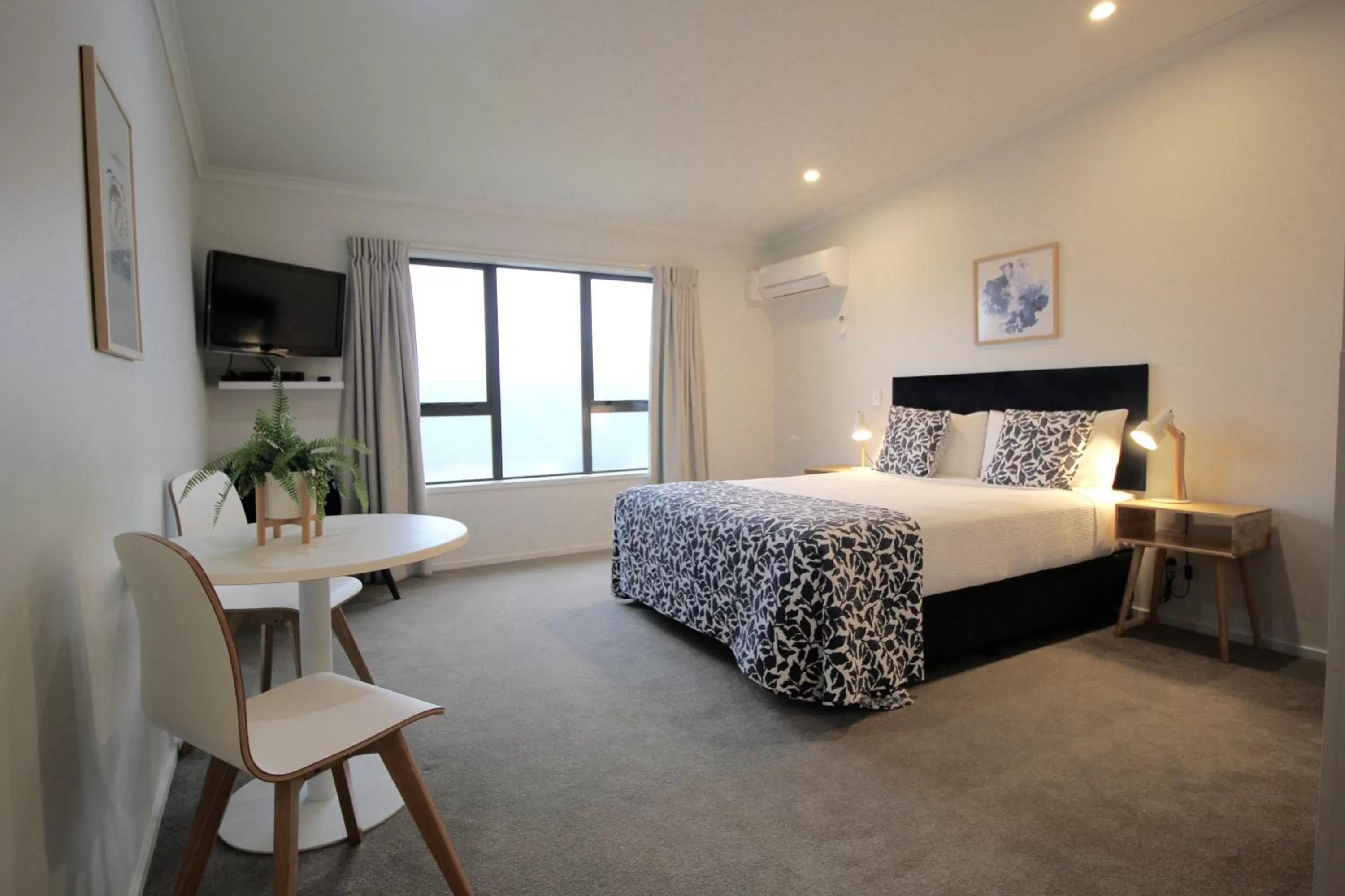 Photo of the whole room, Bed in Alpine Lake Motel