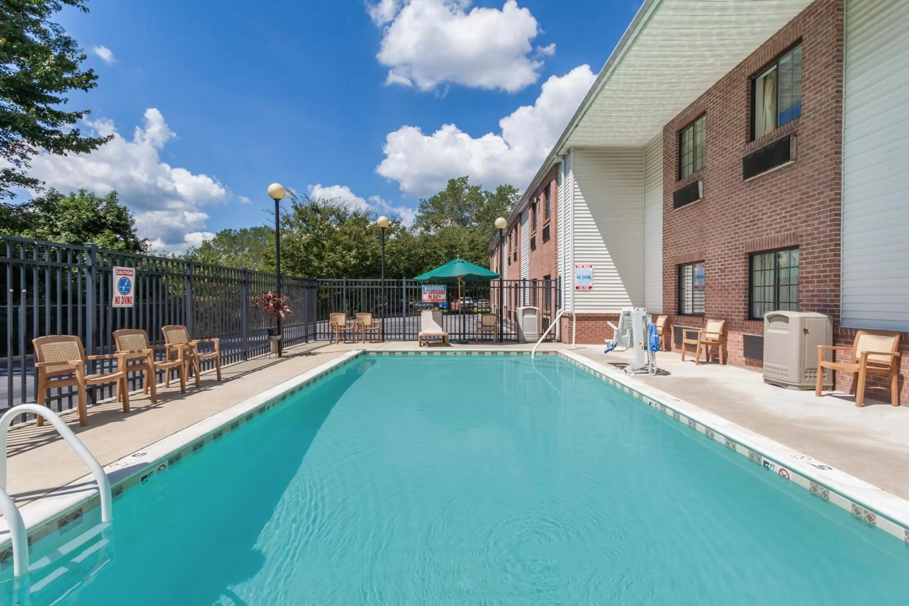 Patio in Days Inn & Suites by Wyndham Cambridge