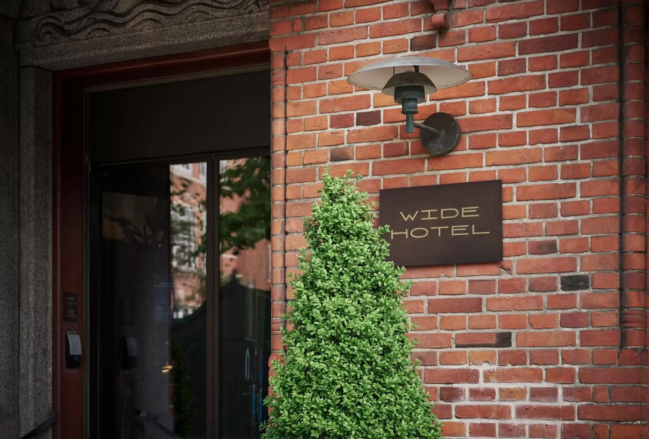 Facade/entrance in WIDE Hotel