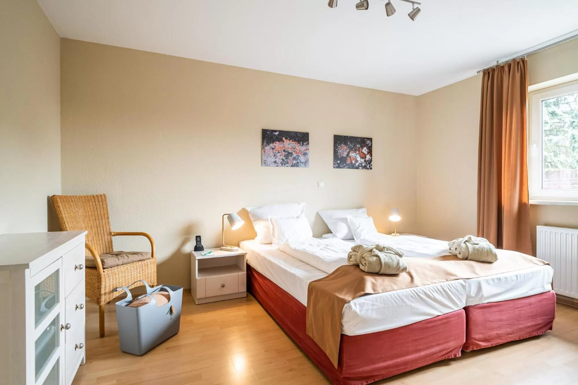 Bed in Waldhotel Tannenhäuschen