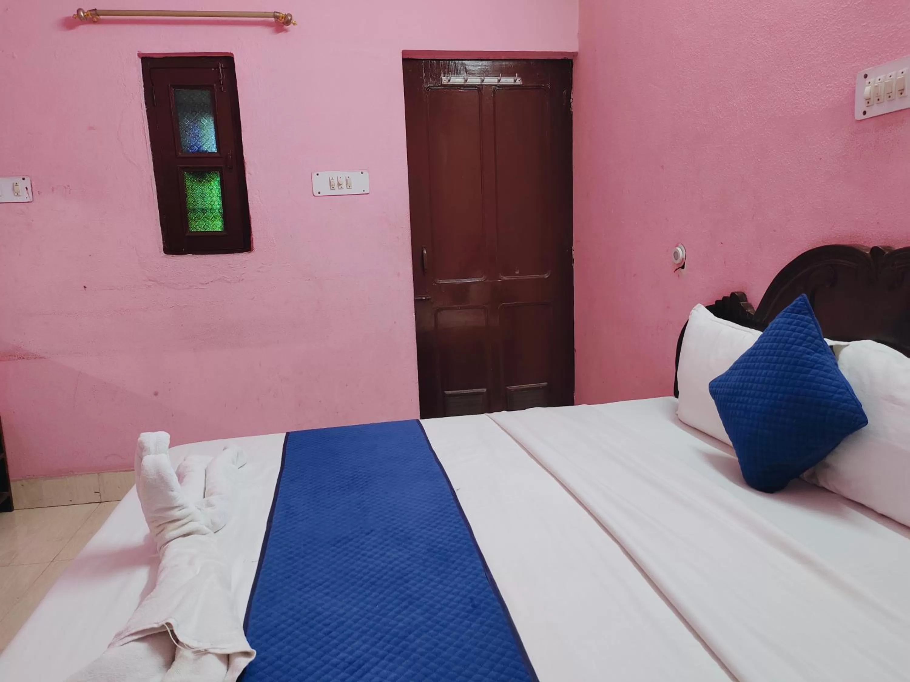 Bed in The Maurvi Inn