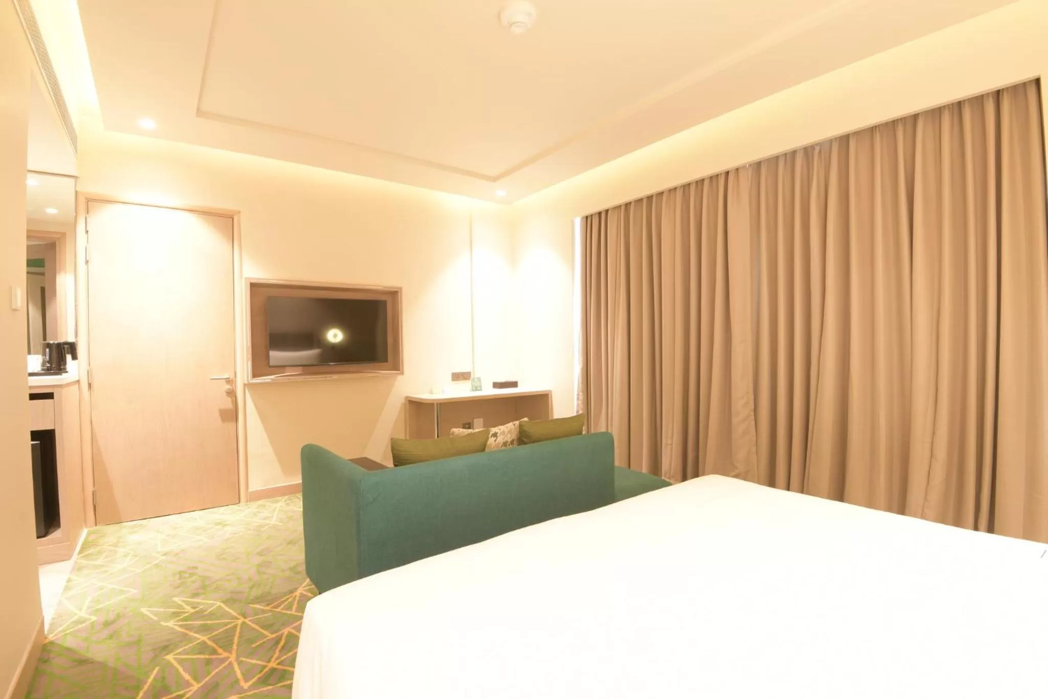 Photo of the whole room, Bed in Holiday Inn Katra Vaishno Devi by IHG