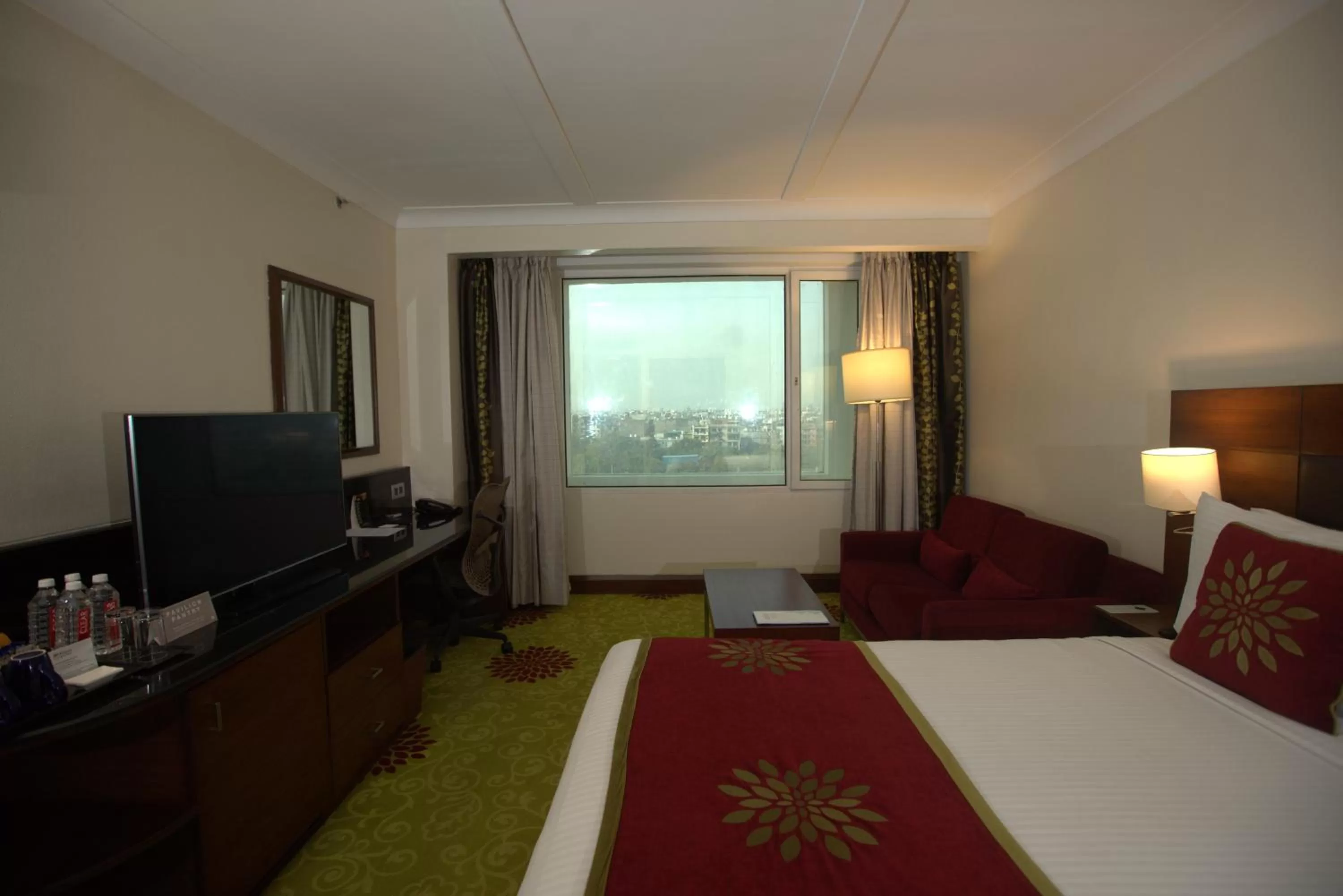 Bedroom, Bed in Hilton Garden Inn New Delhi/Saket