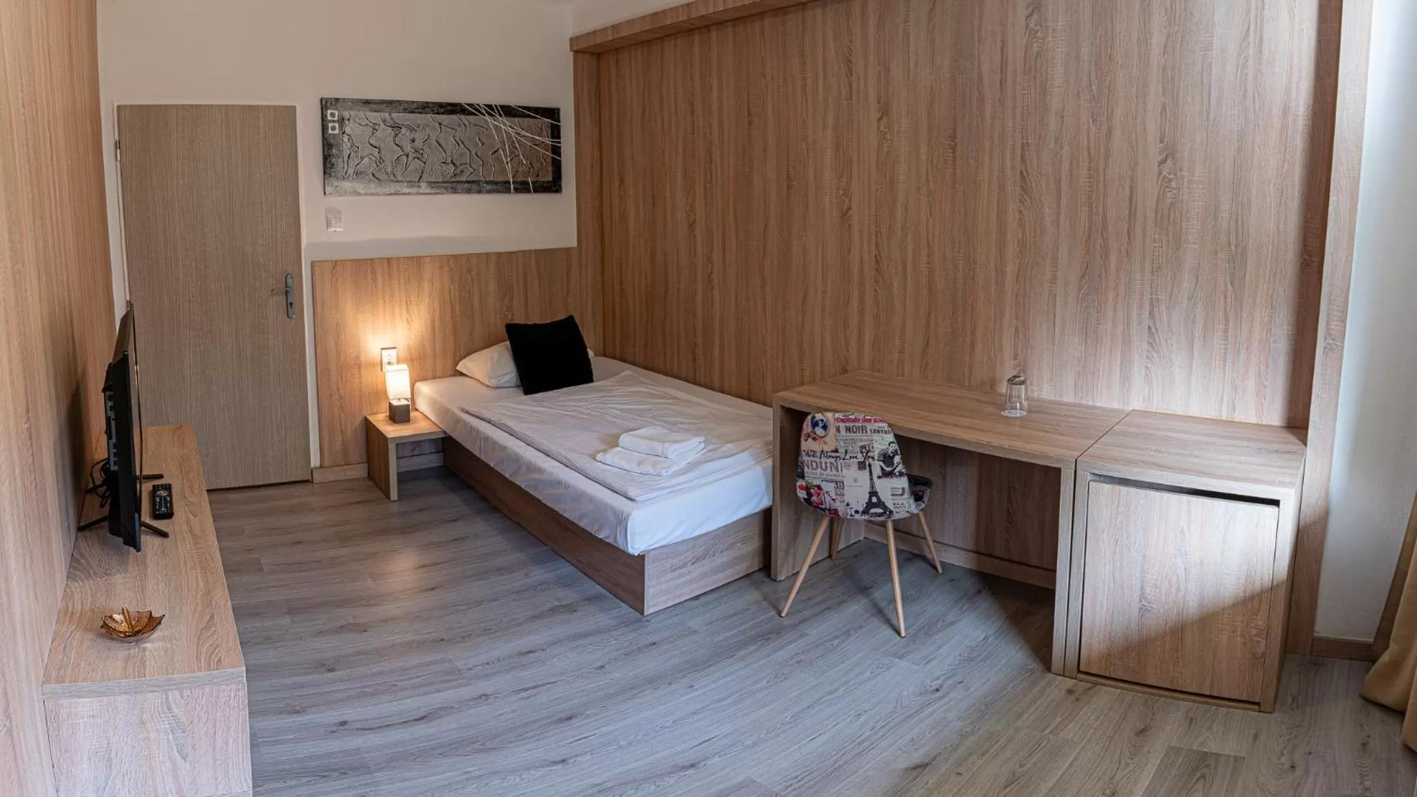 Photo of the whole room, Bed in Hotel Garni