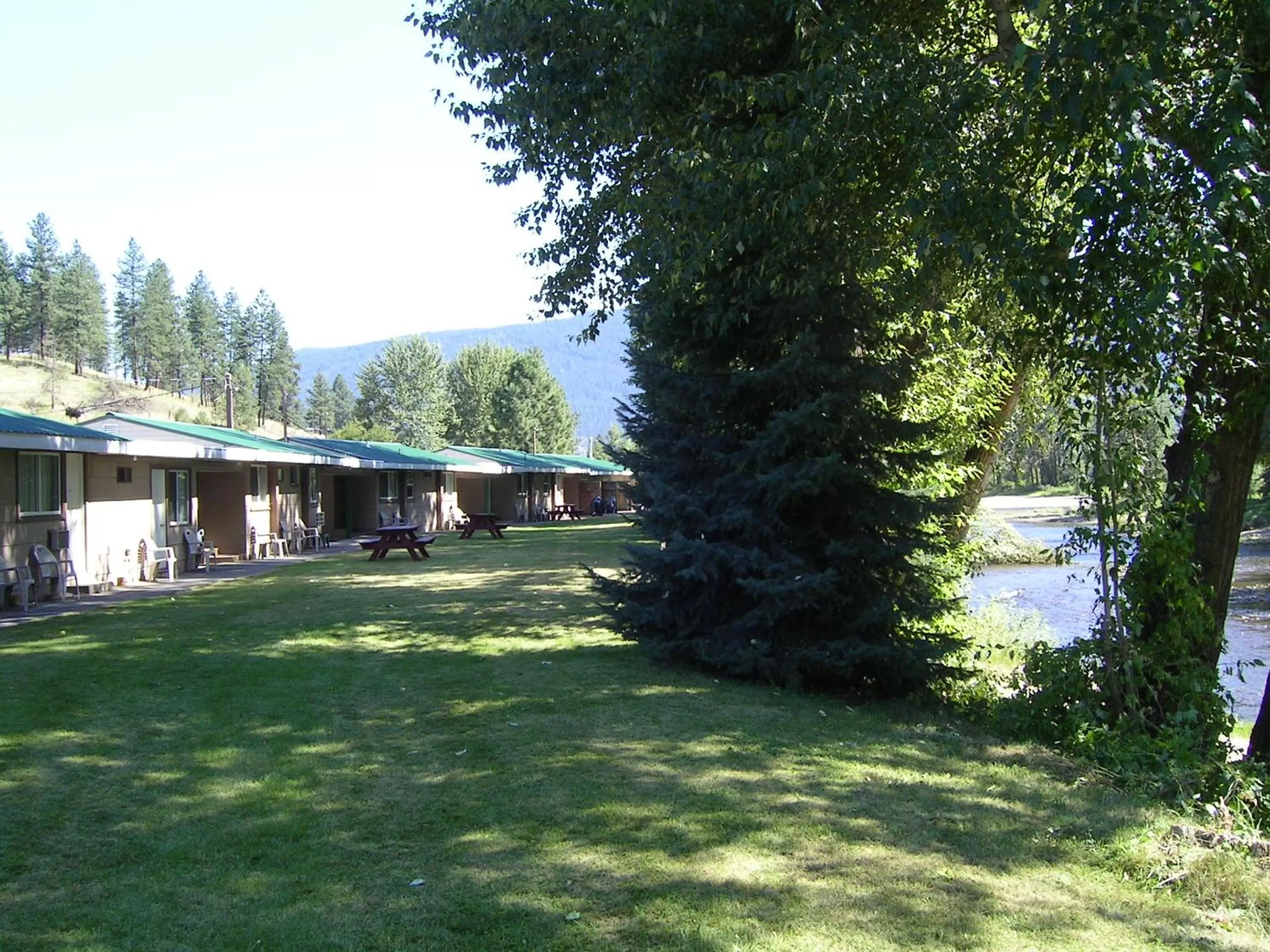 Property building in Johnny's Motel