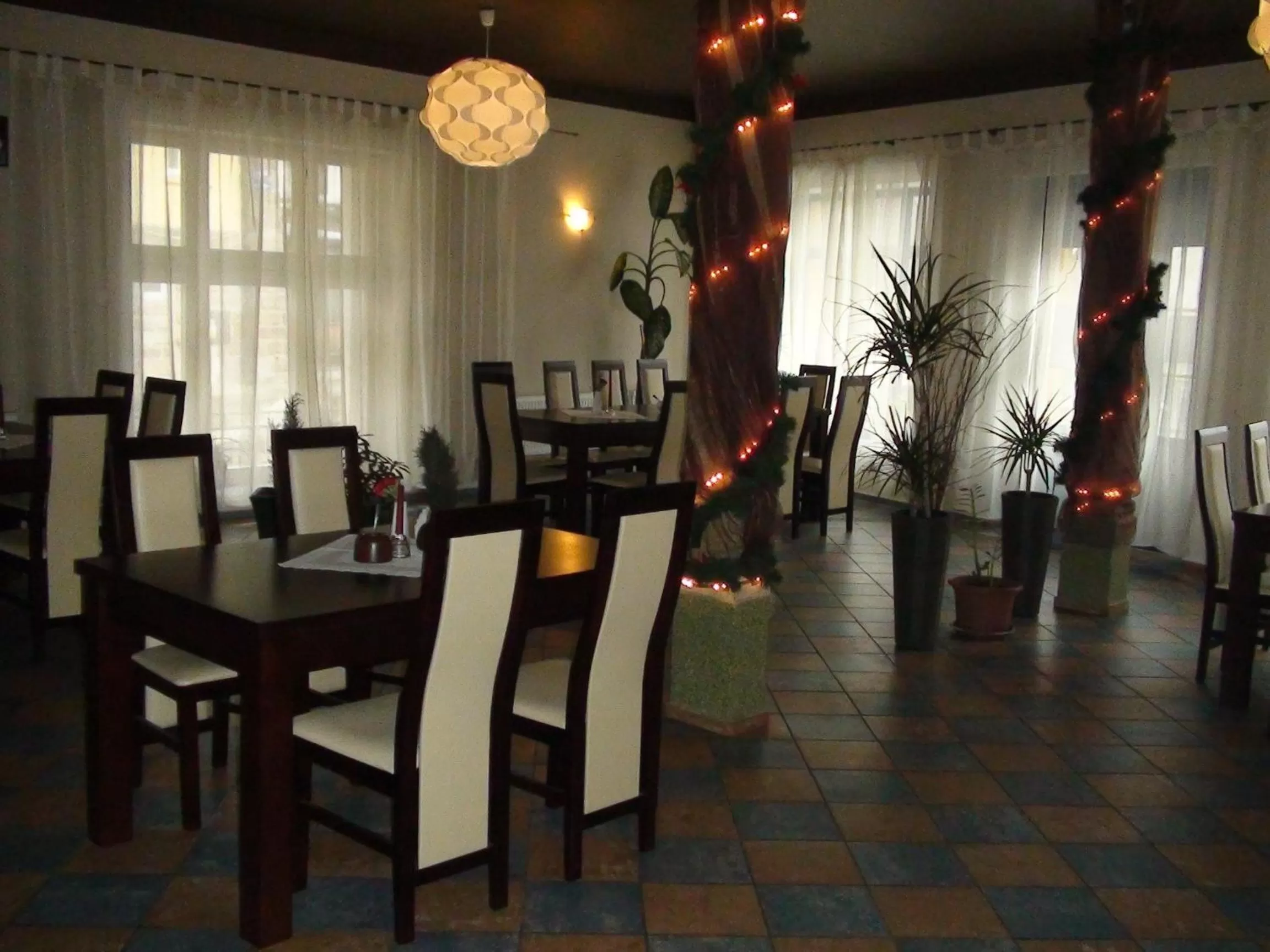 Restaurant/places to eat in Hotel Europa