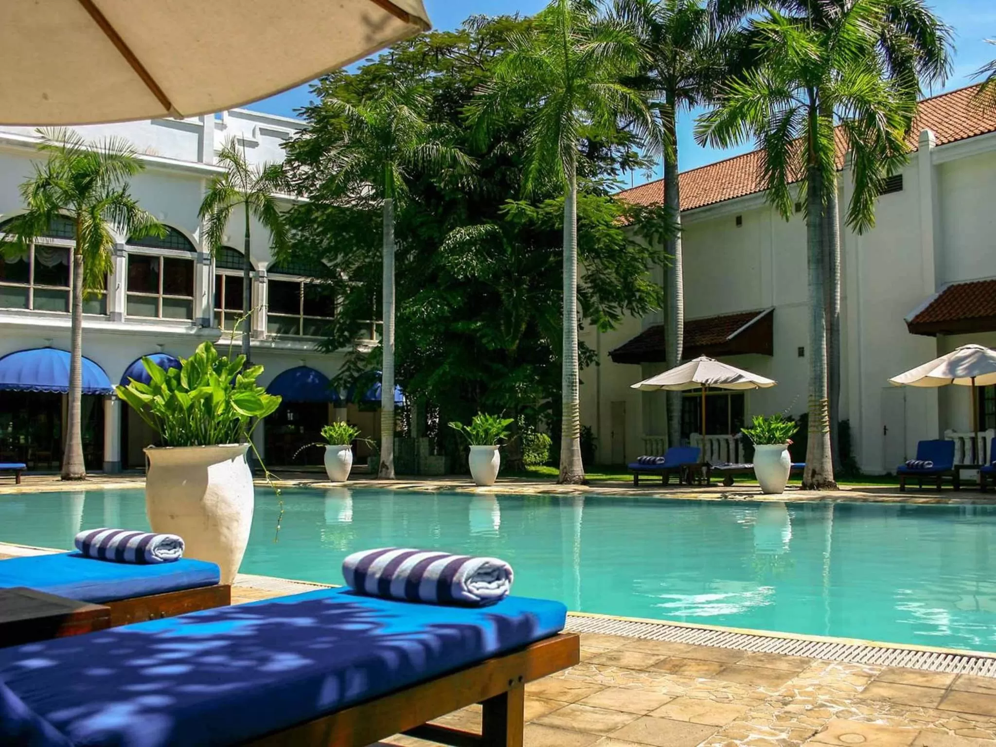 Swimming pool in Hotel Majapahit Surabaya MGallery