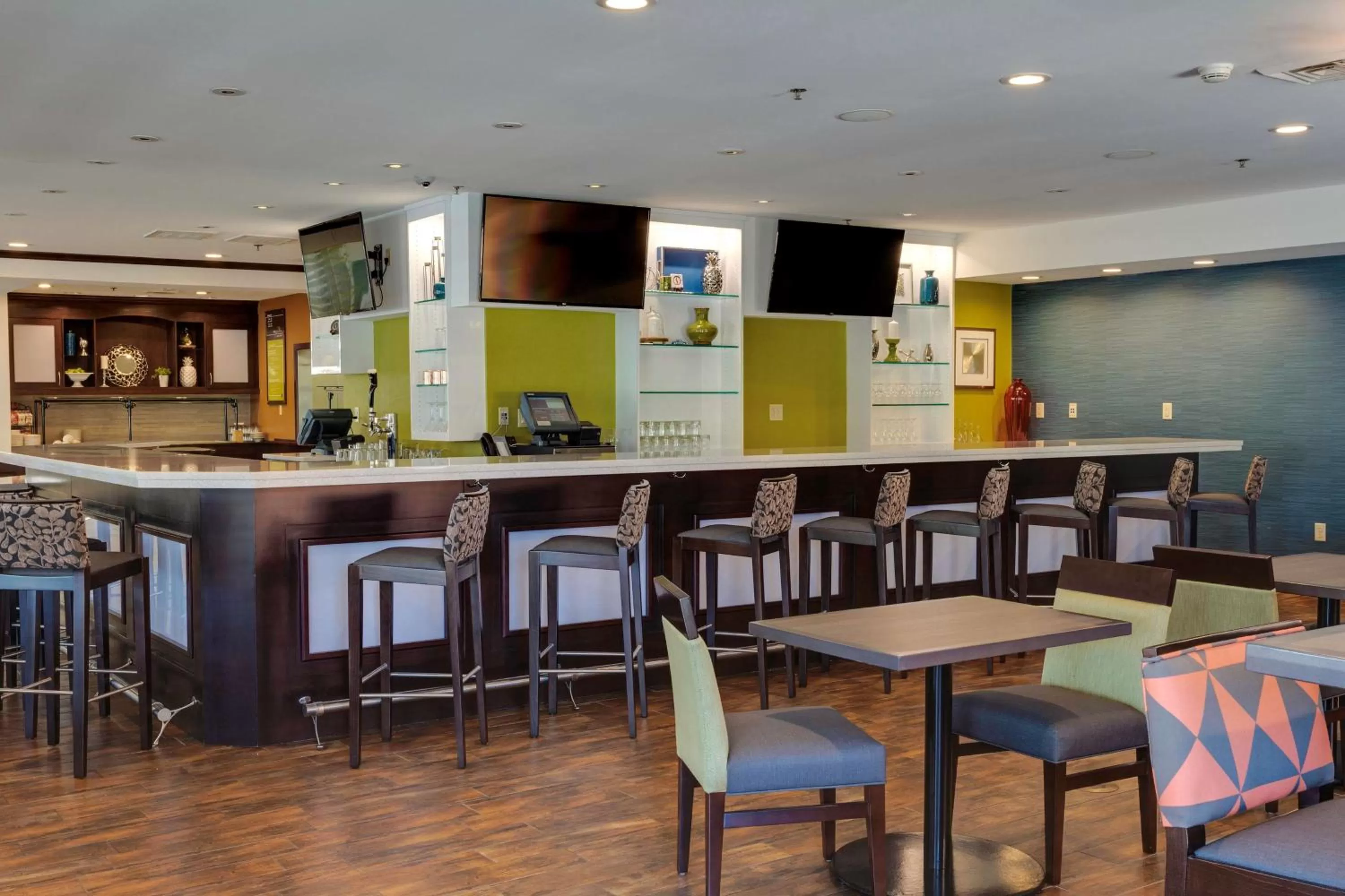 Lounge or bar in Hilton Garden Inn South Bend
