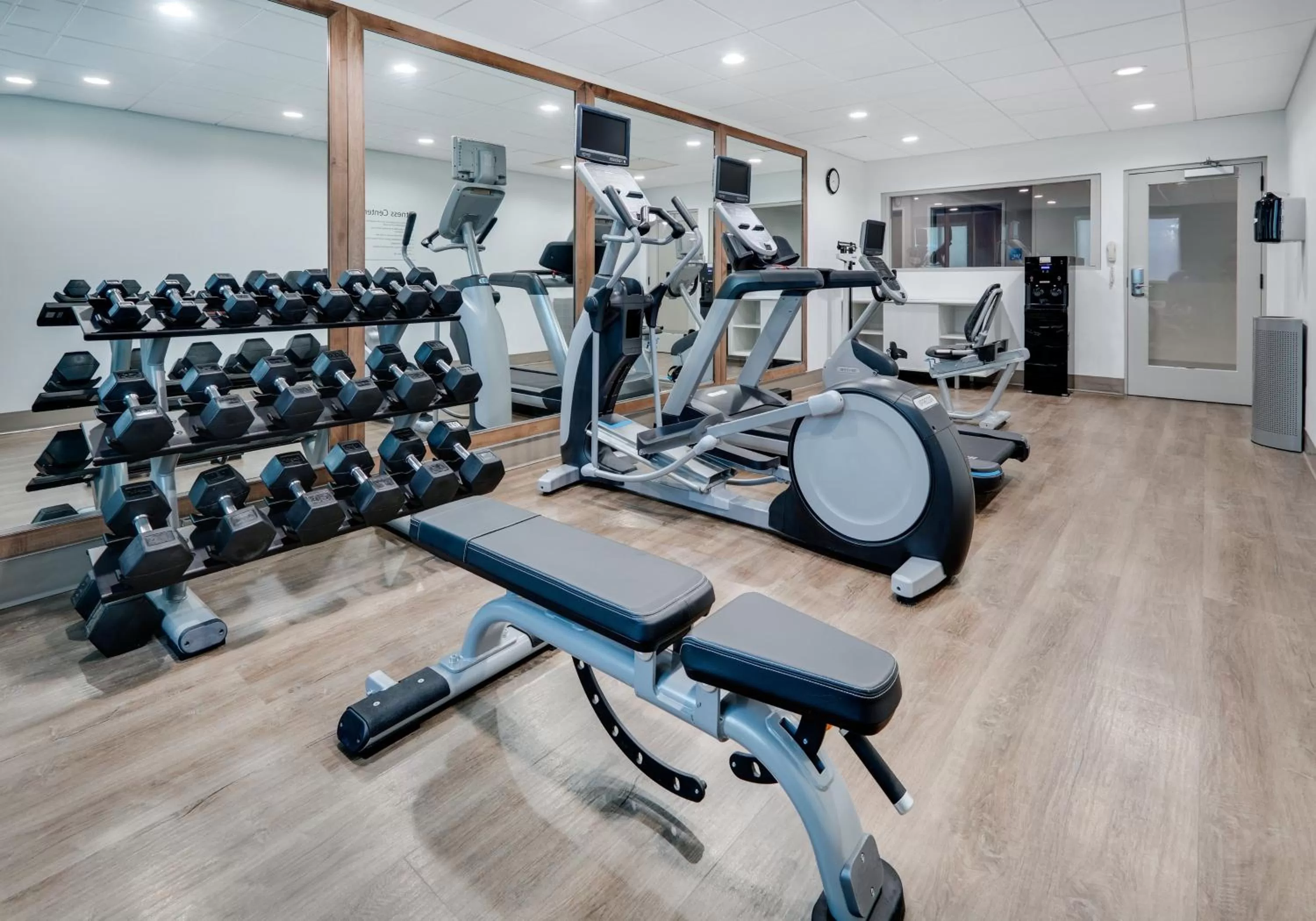 Fitness centre/facilities in Holiday Inn Express & Suites San Antonio NW near SeaWorld by IHG