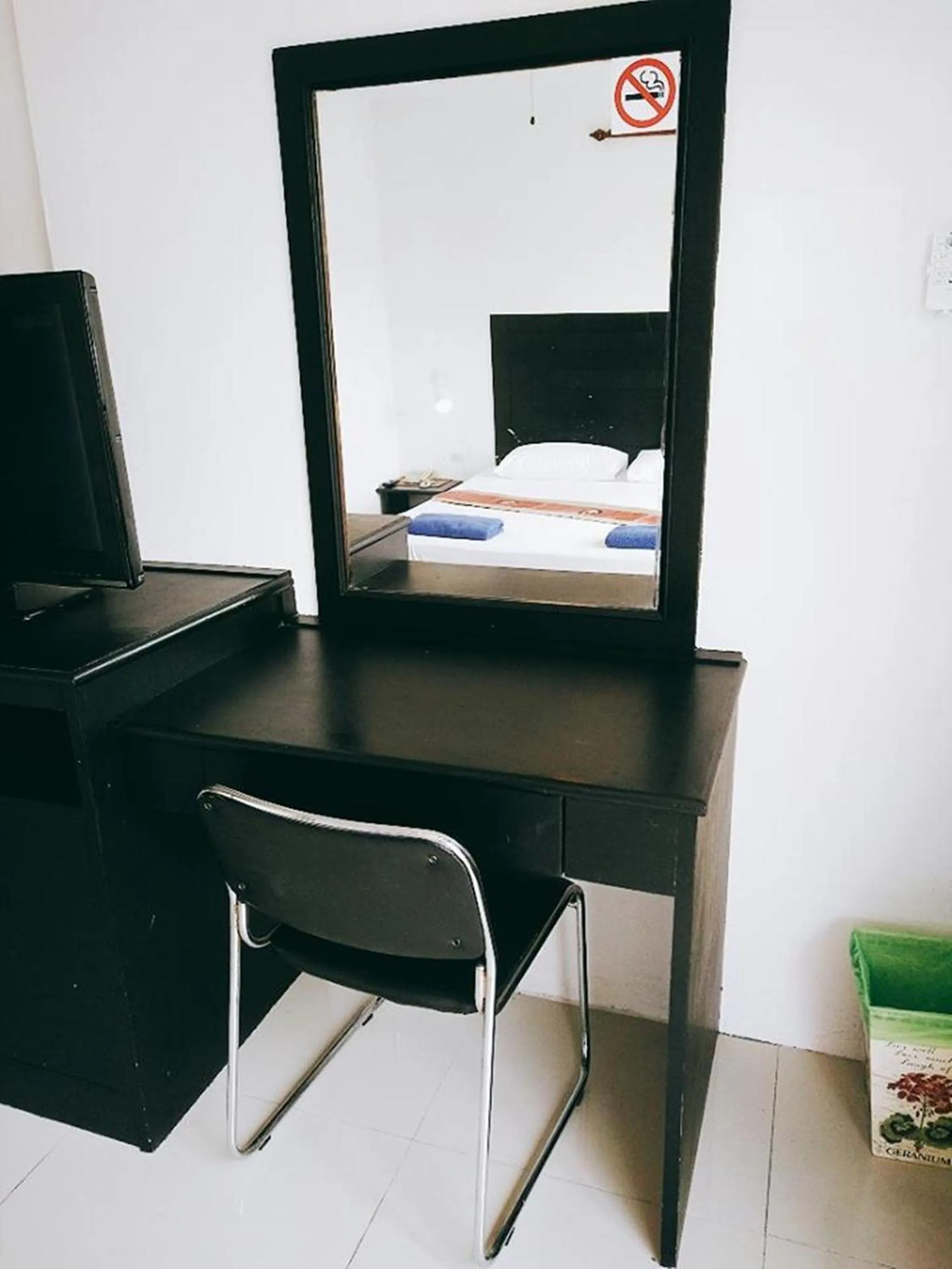 Seating area in Boomerang Inn