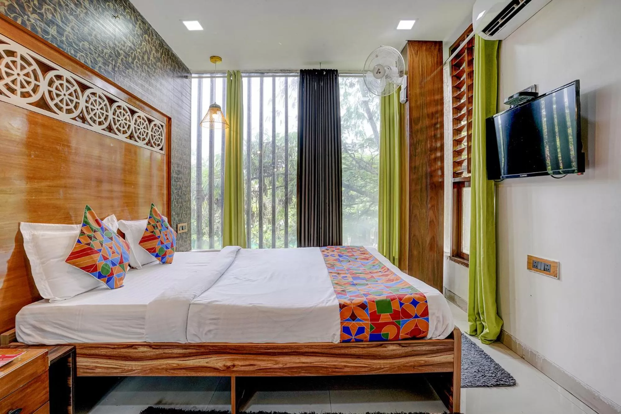 TV and multimedia, Bed in FabHotel Vardhan House