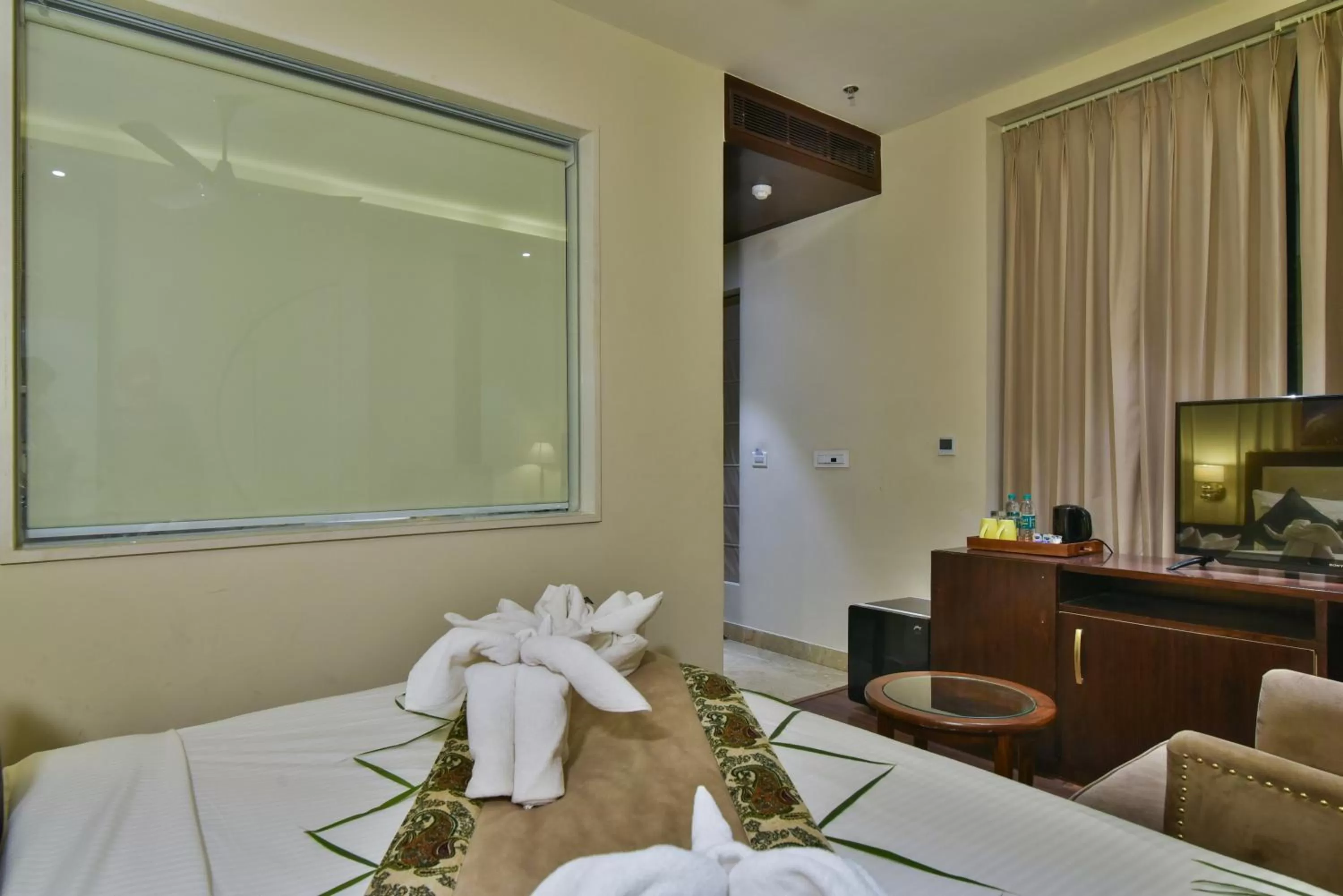 Living room, Bed in Hotel BR Grand -Near Golden Temple