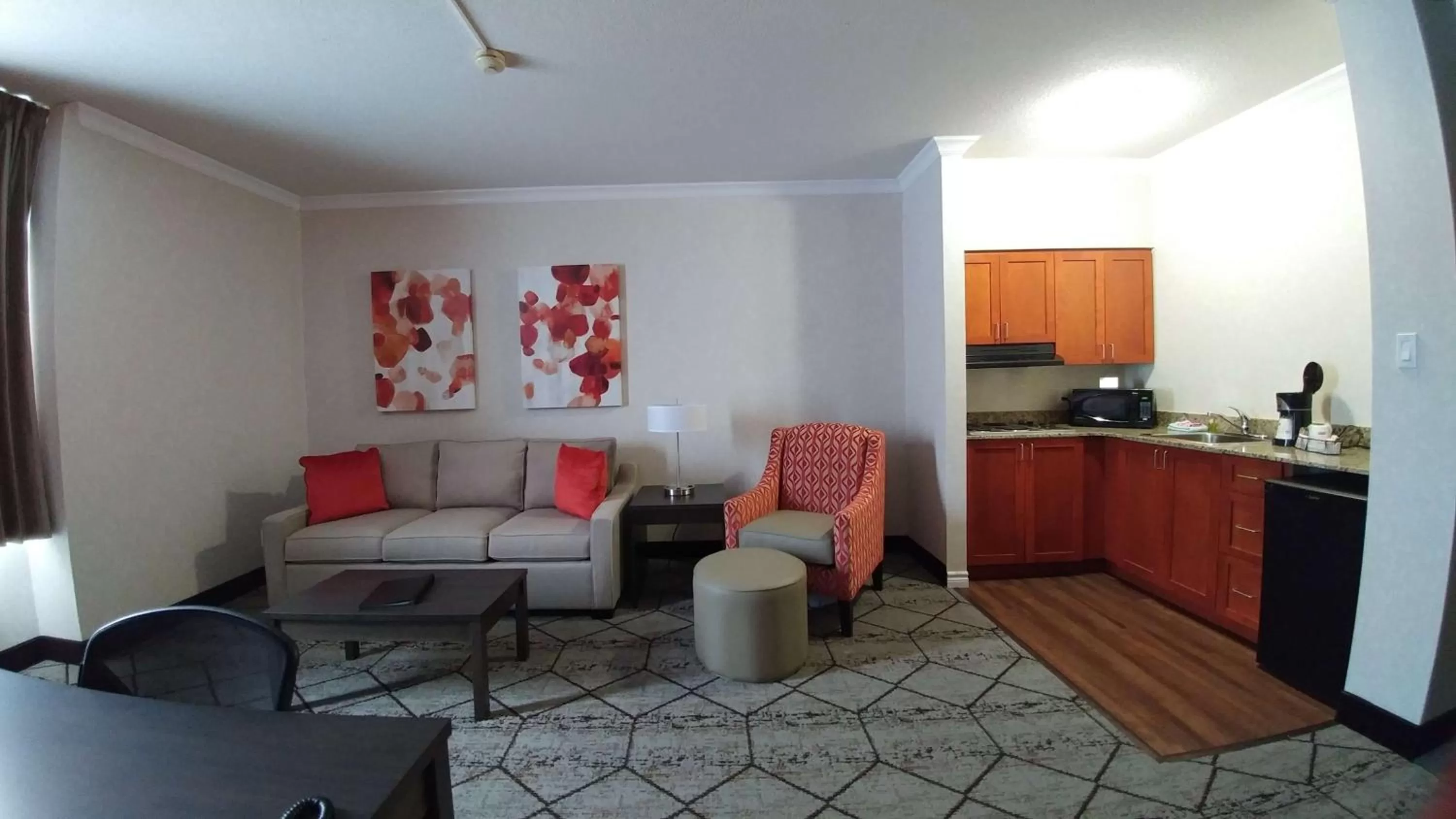 King Suite with Kitchenette - High Floor/Non-Smoking in Best Western Plus Rose City Suites