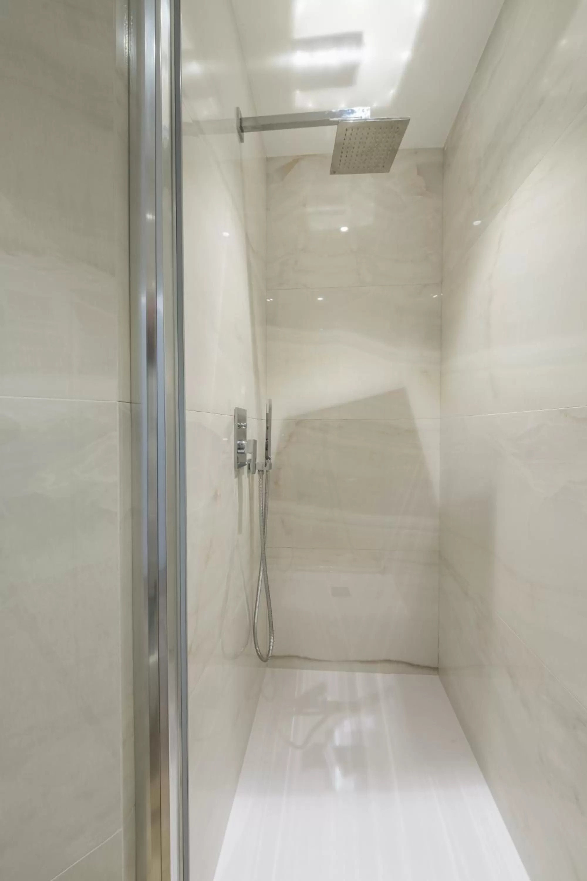 Shower, Bathroom in Supernova