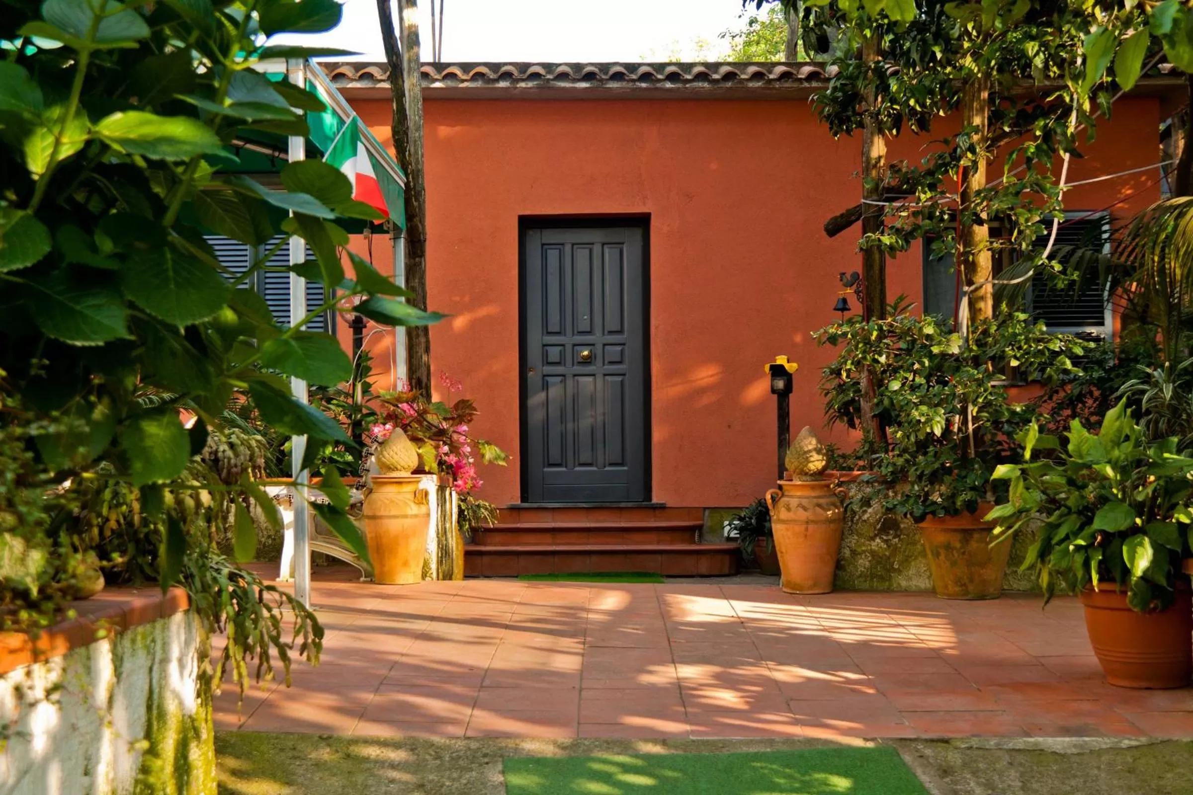 Facade/entrance in La Maison de Titty & Margherita