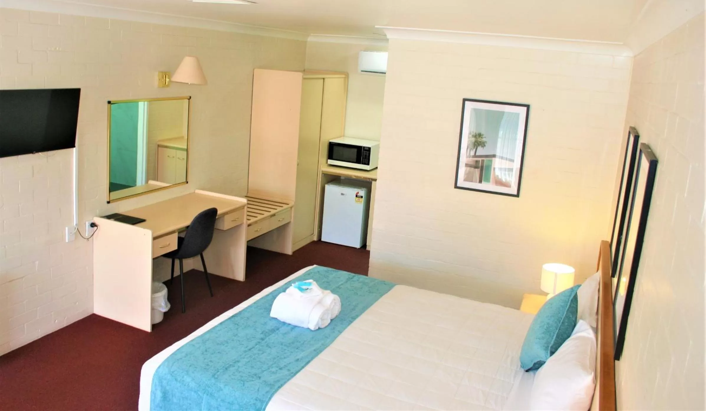 Bed in Club Motel Armidale