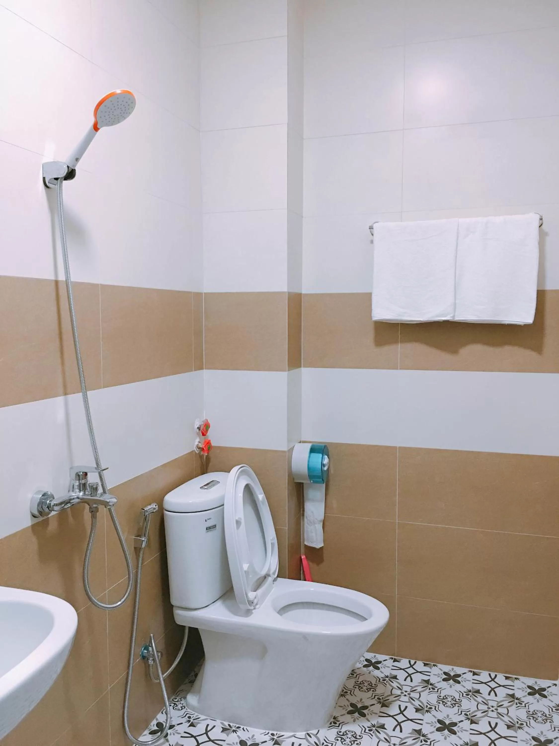 Shower in Đình Vũ 3 Motel