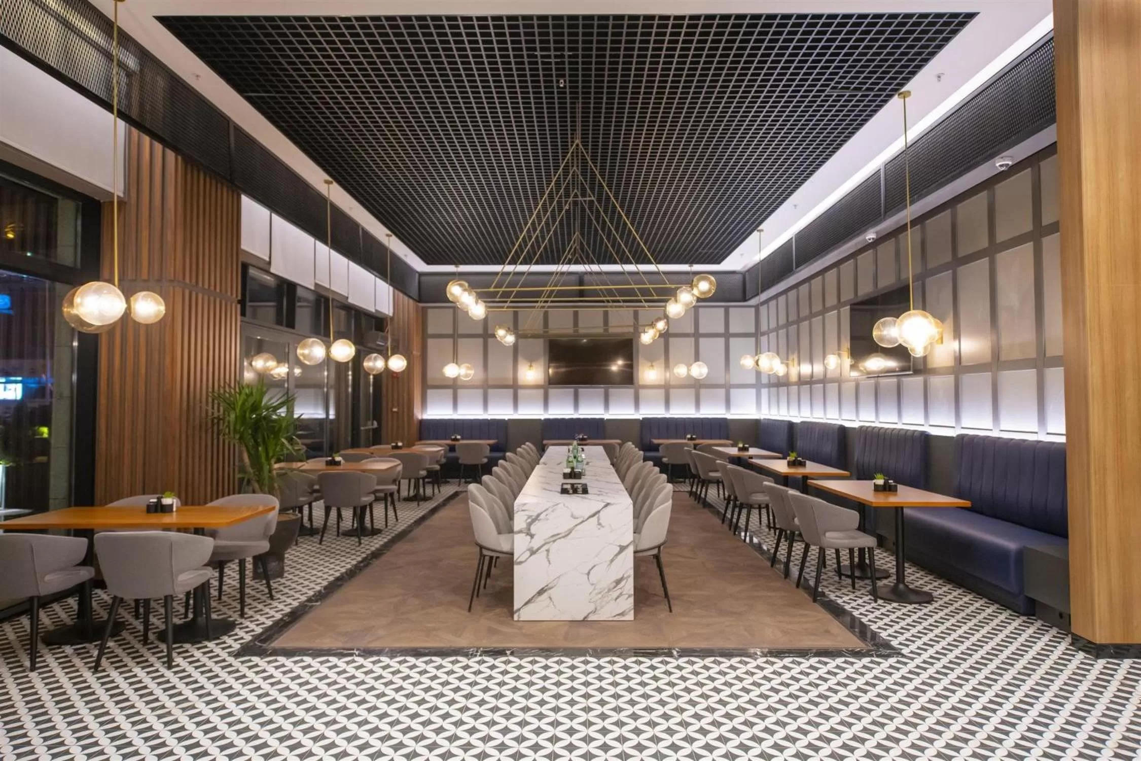 Lounge or bar in Crowne Plaza Ankara by IHG