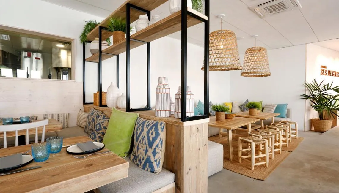 Restaurant/places to eat in Hostal Ses Negres