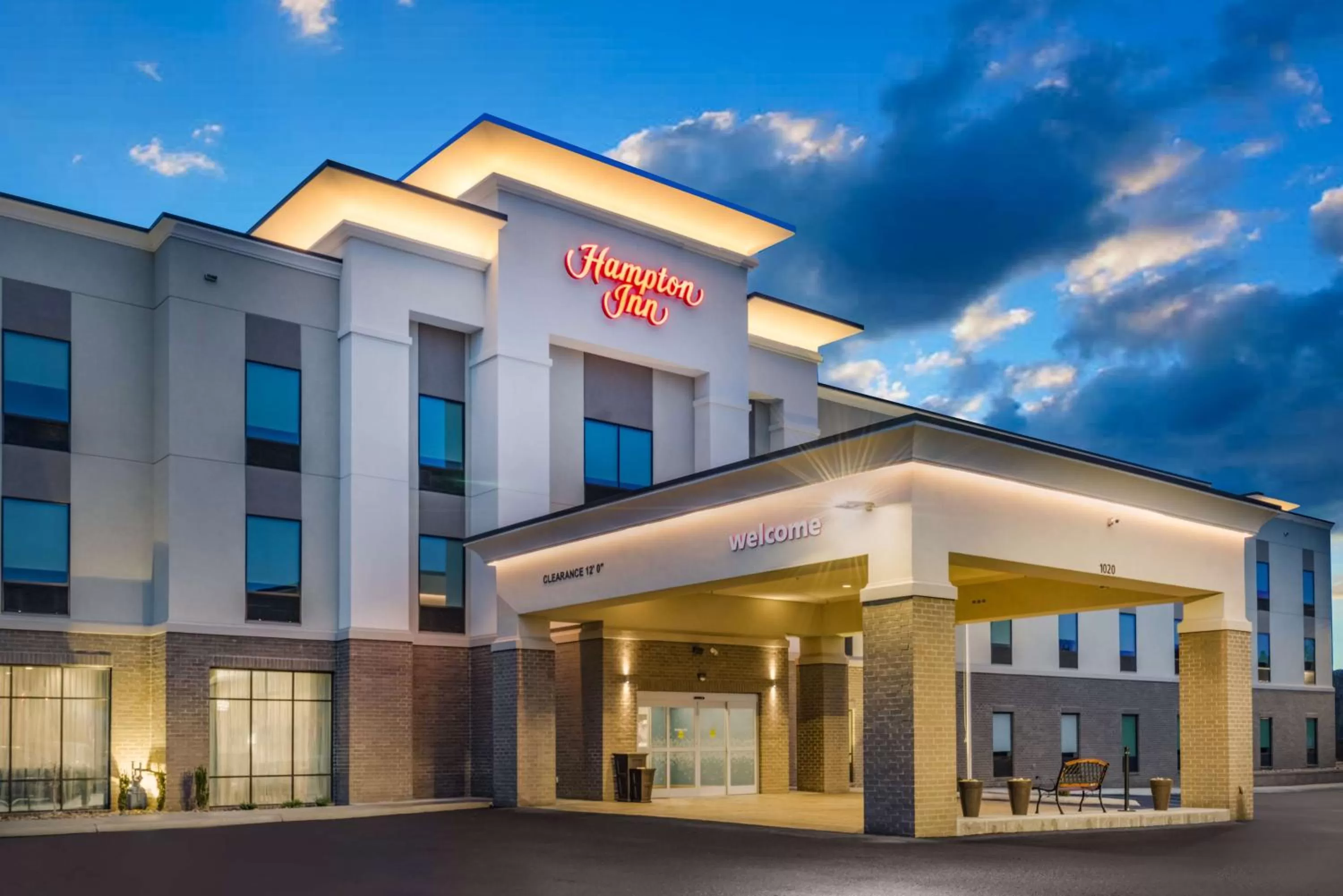 Property building in Hampton Inn Newport