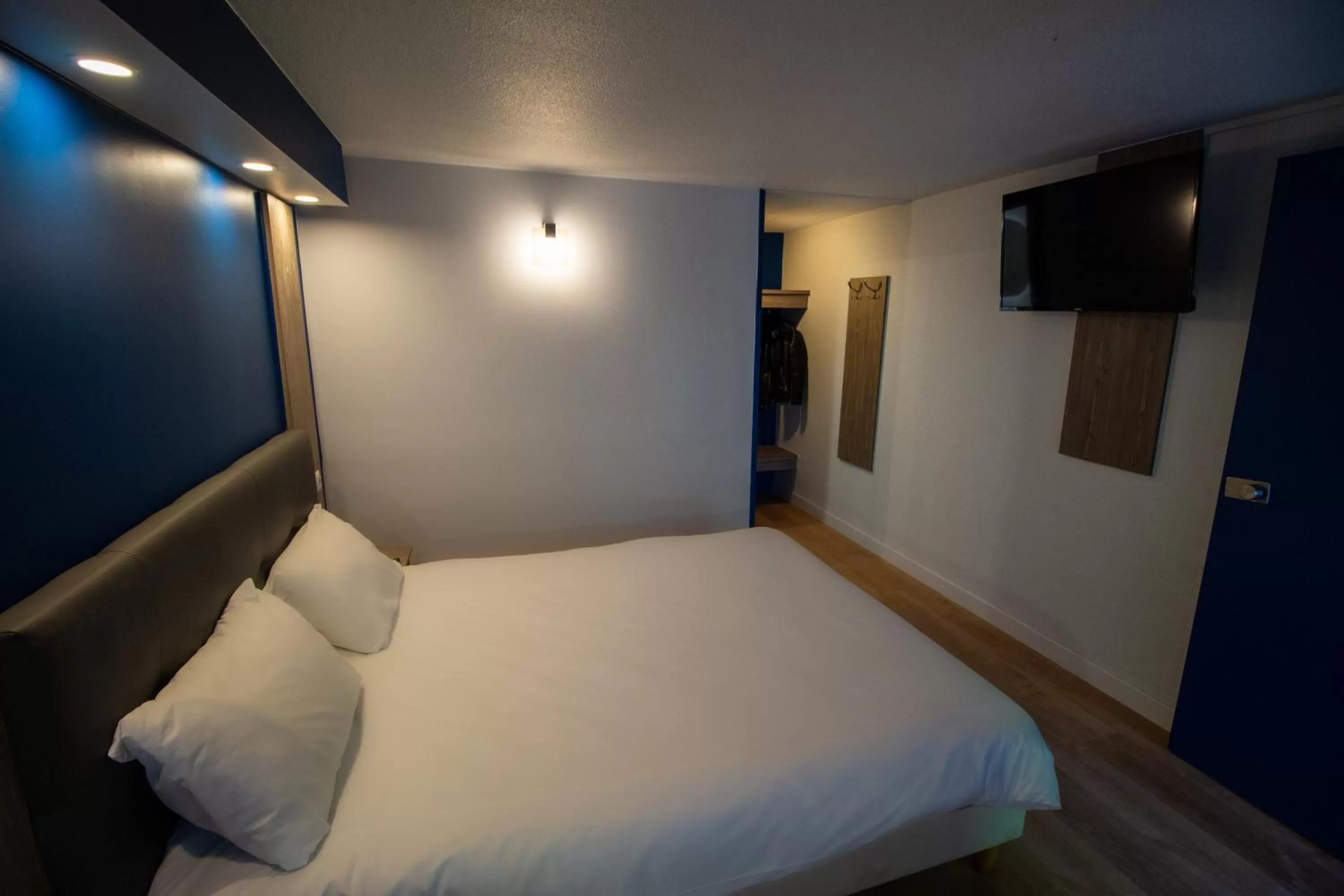 Bed in Hotel RBX - Roubaix Centre