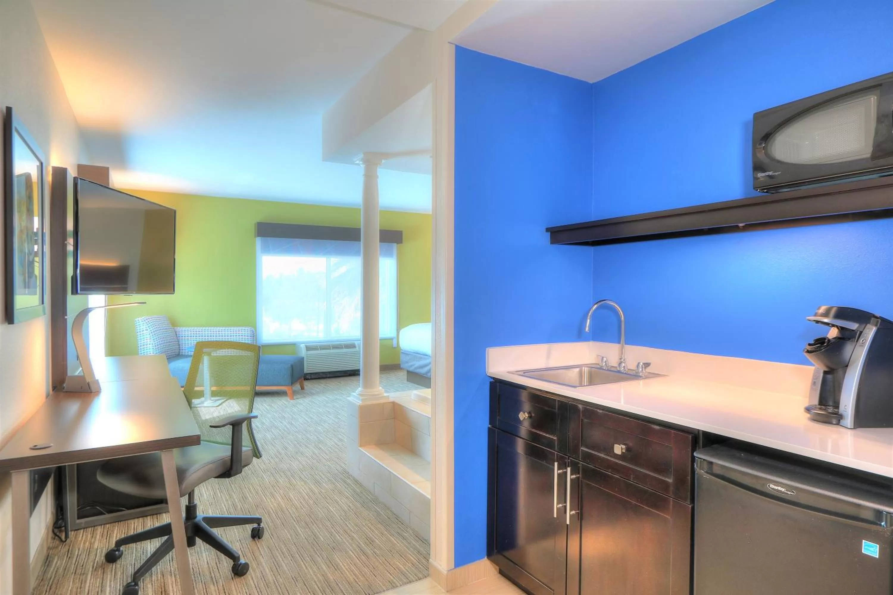 Photo of the whole room in Holiday Inn Express Hotel & Suites Mobile Saraland by IHG