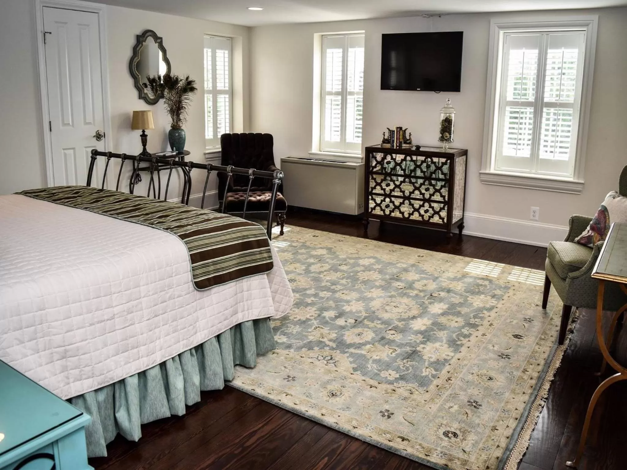 Bed in Inn at Evergreen