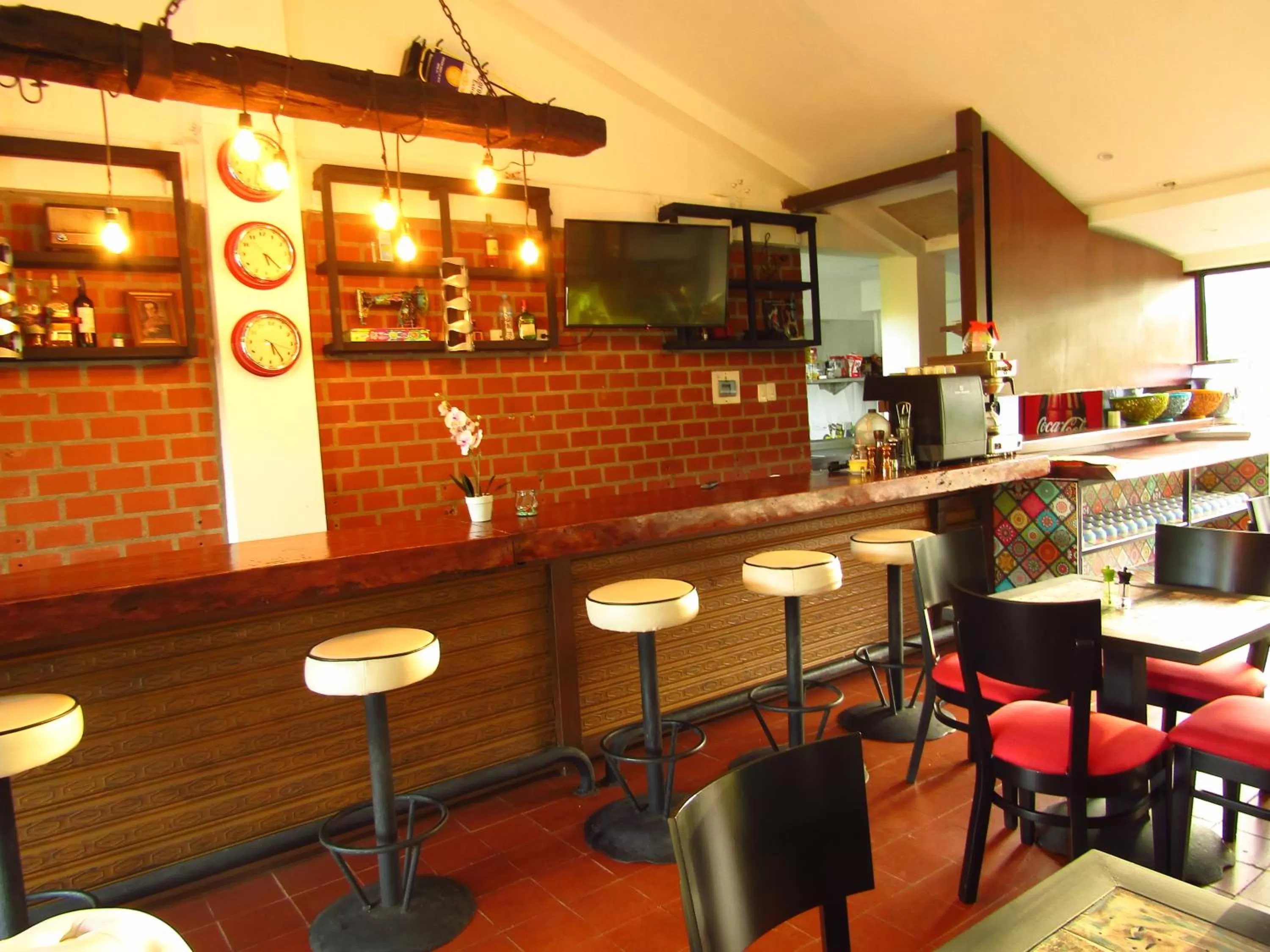 Restaurant/places to eat, Lounge/Bar in Hotel Bambu Inn