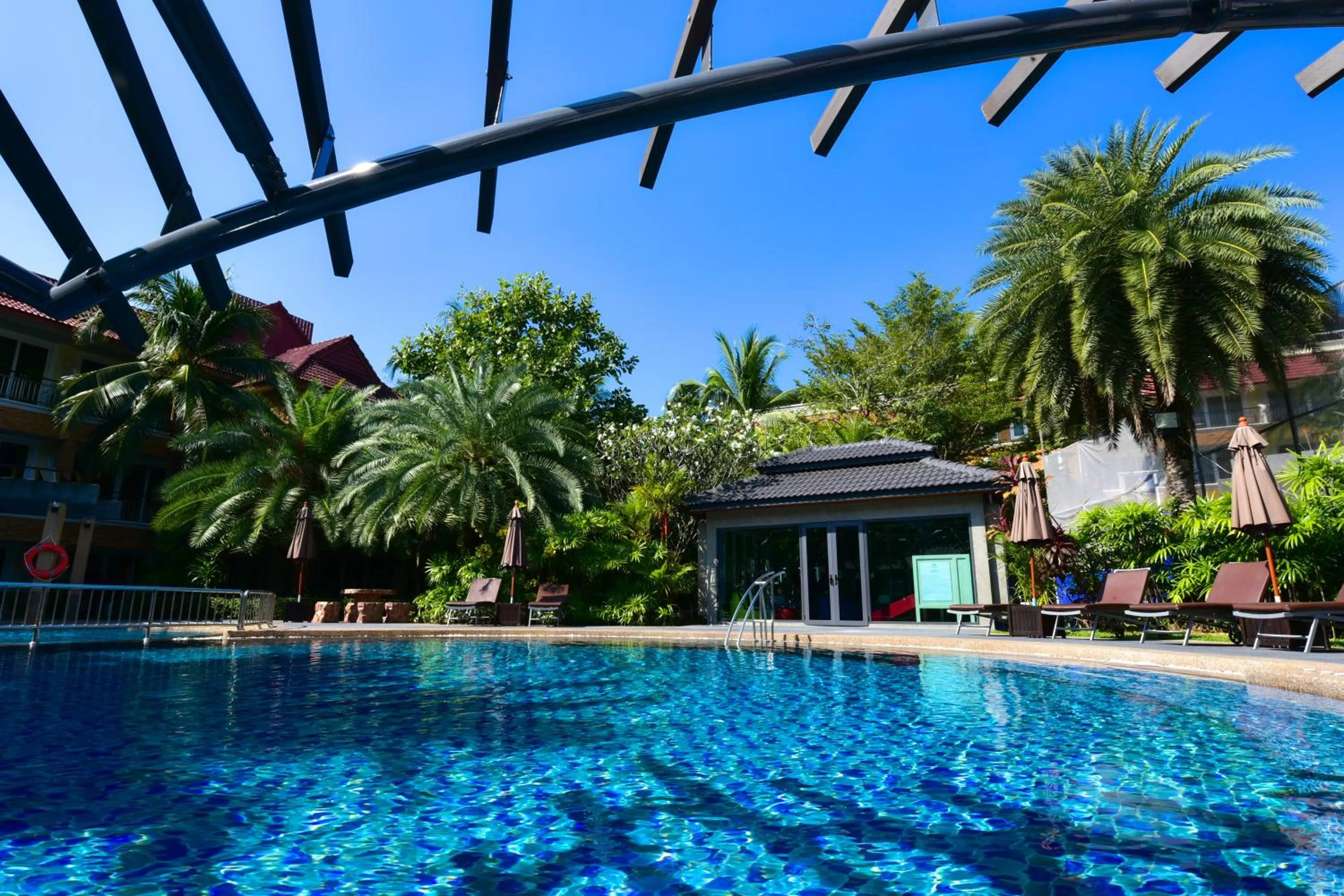 Swimming pool in R-Mar Resort and Spa Patong, Phuket