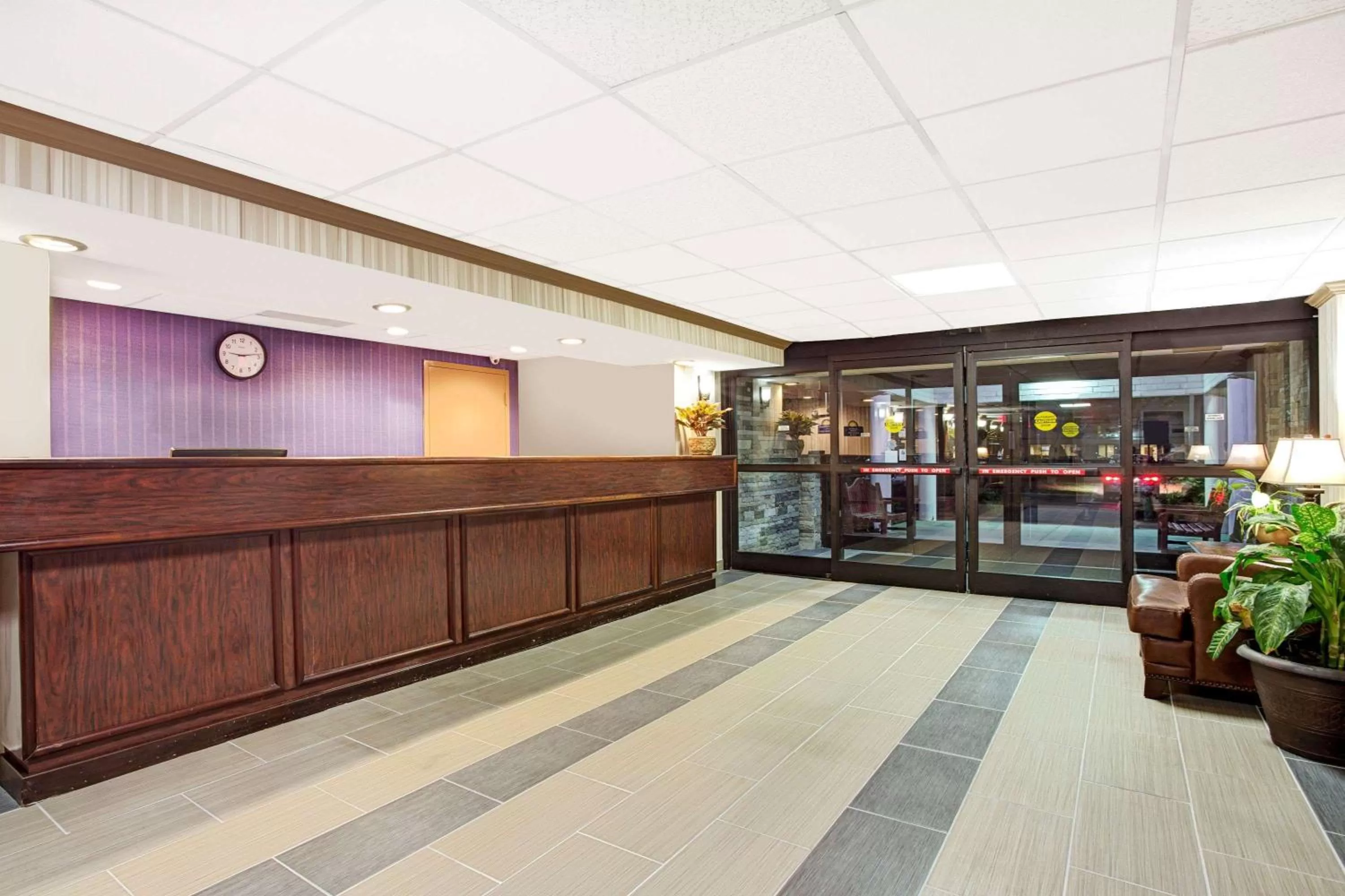 Lobby or reception in Days Inn by Wyndham Newport News City Center Oyster Point