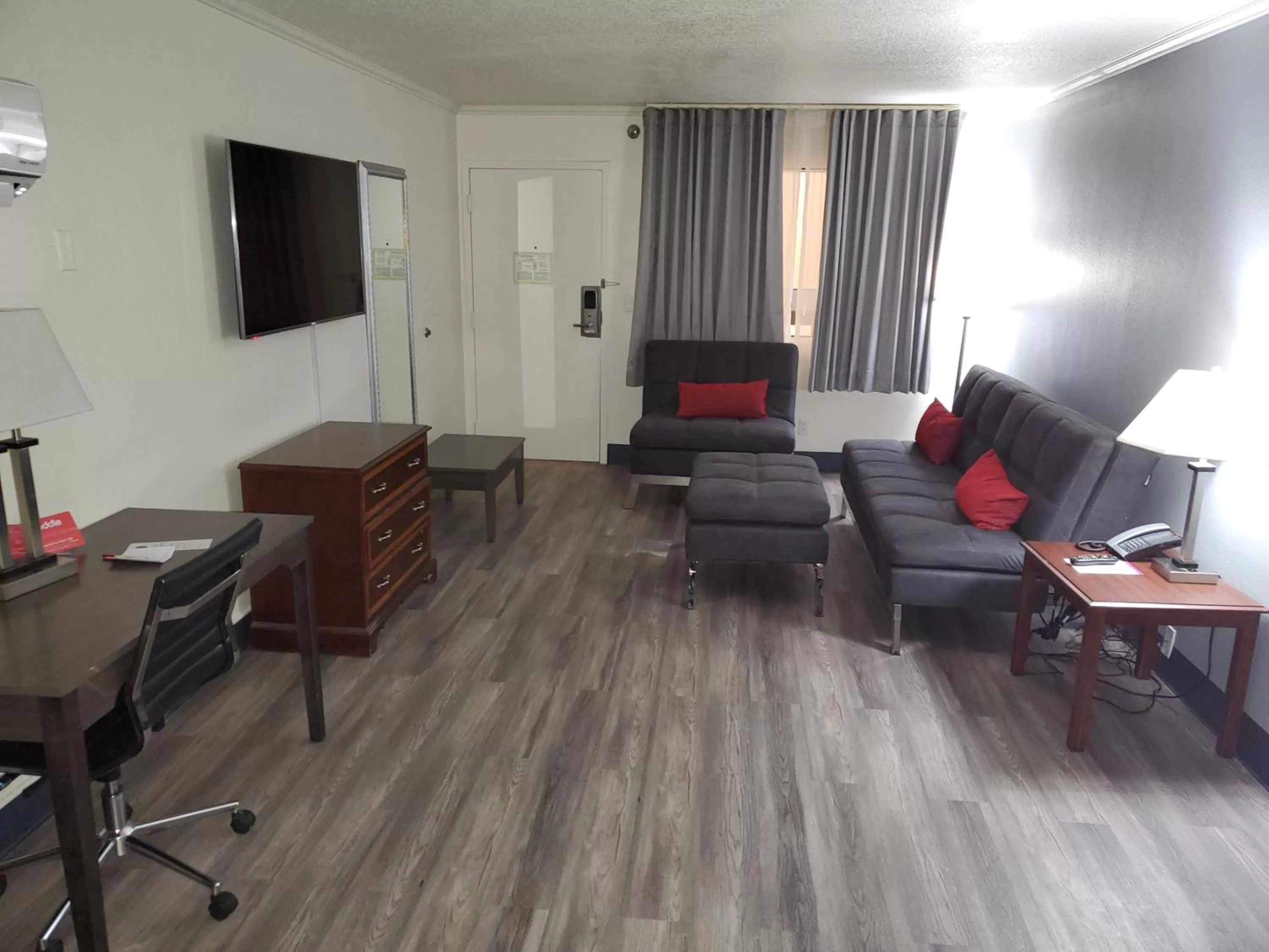 Photo of the whole room in Ramada by Wyndham North Platte