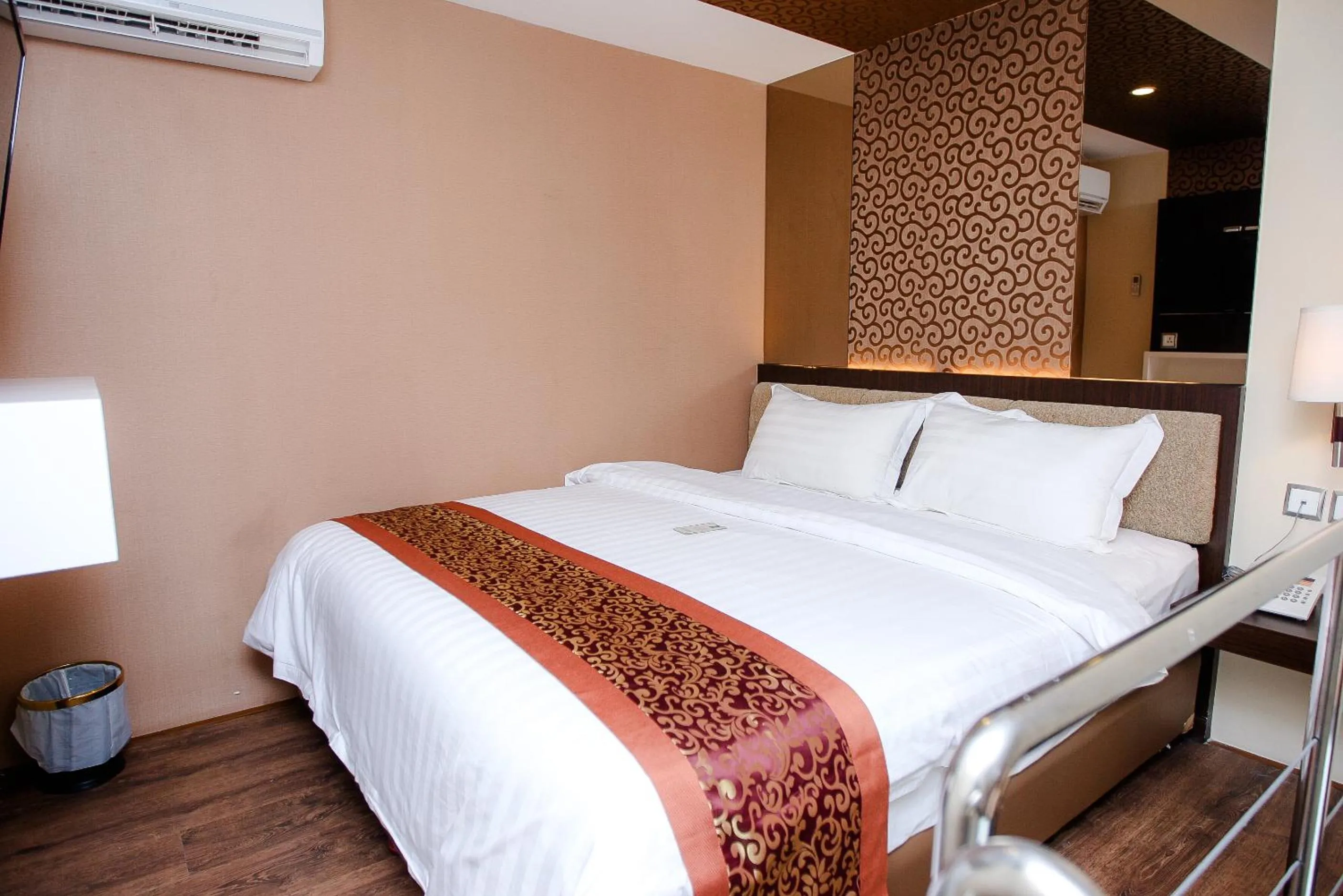 Bed in Favor Hotel Makassar City Center By LIFE