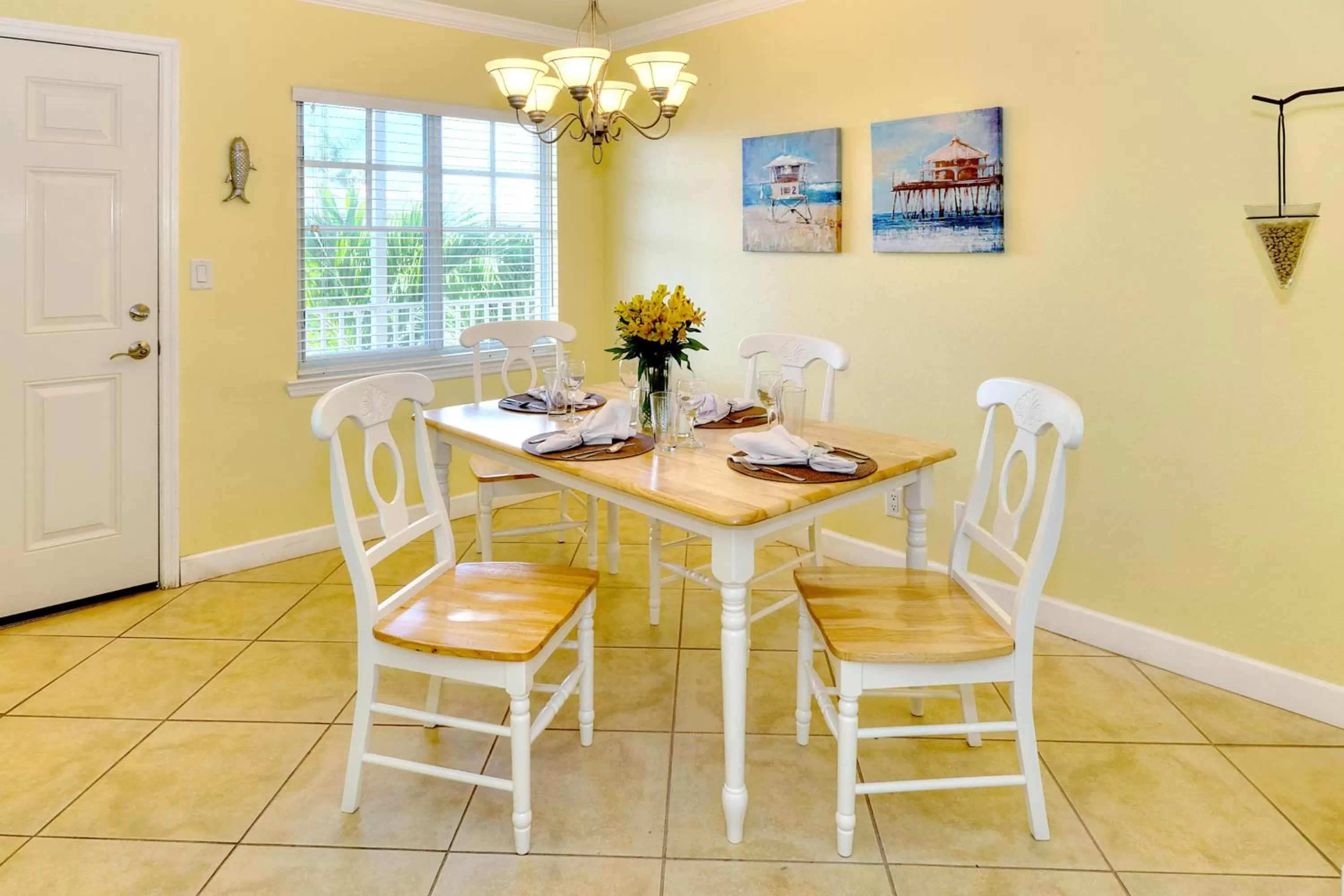 Dining area in Barefoot Beach Resort