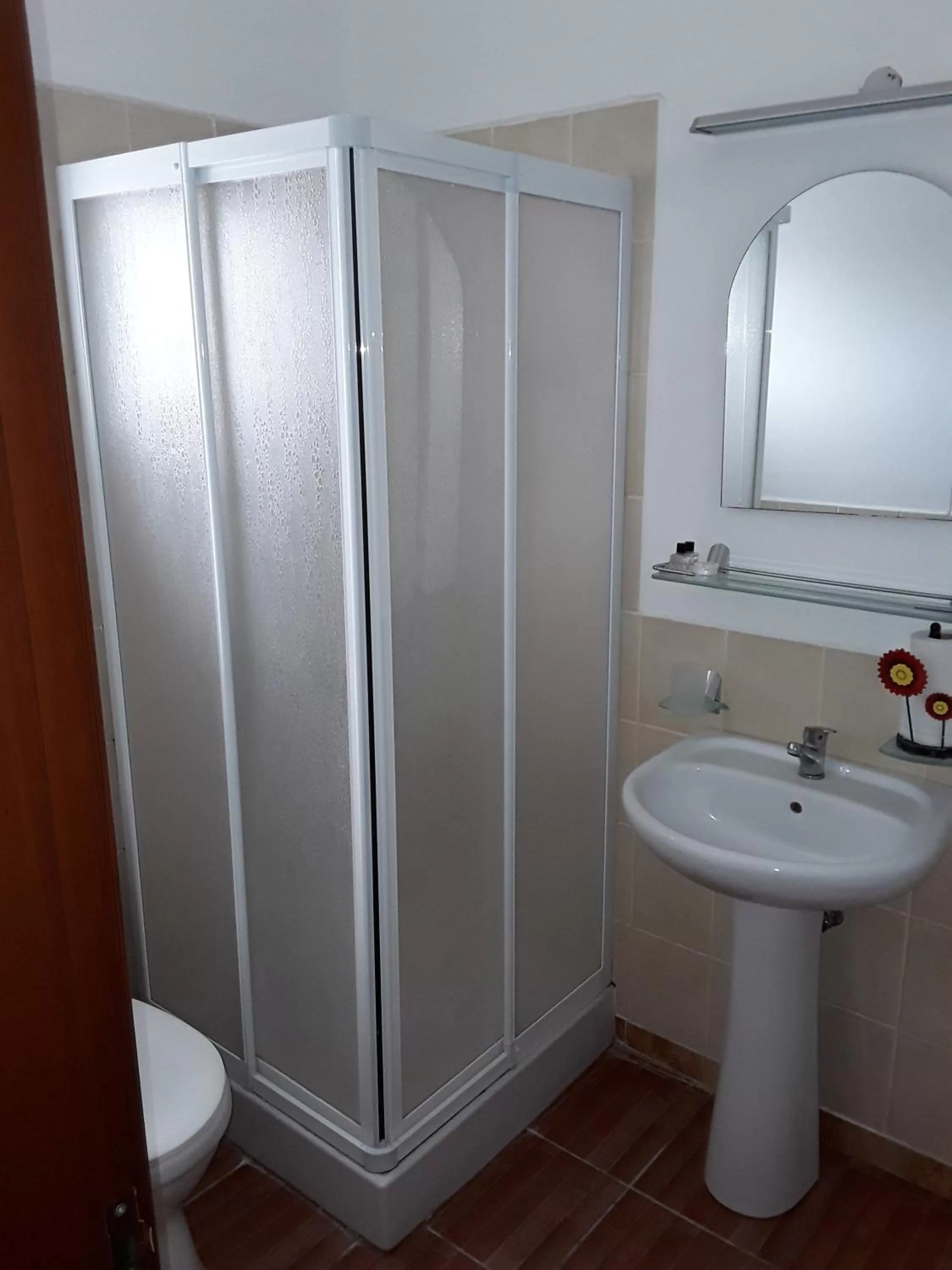 Shower in Citrus Tree Gardens