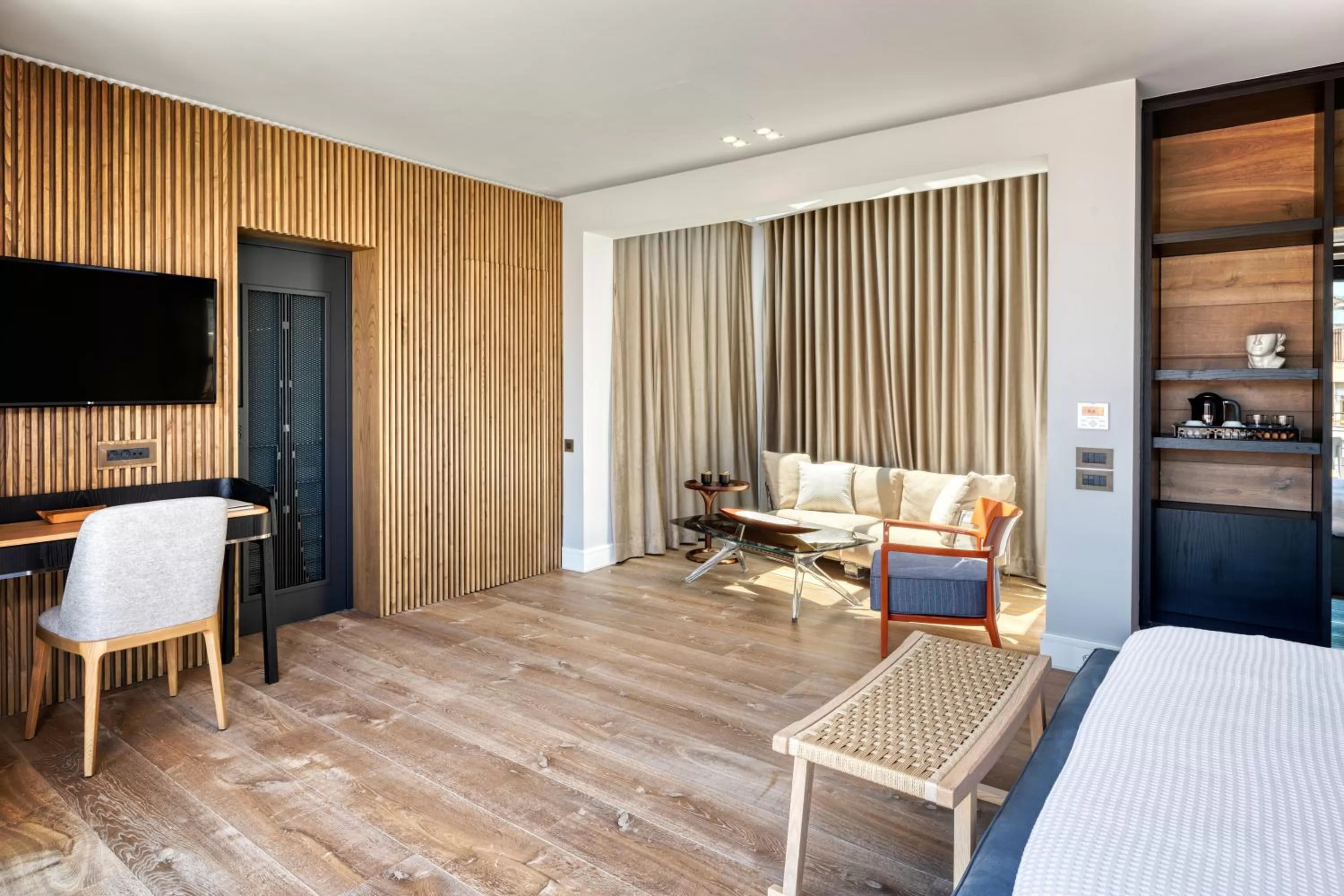 Living room in Athenian Foss