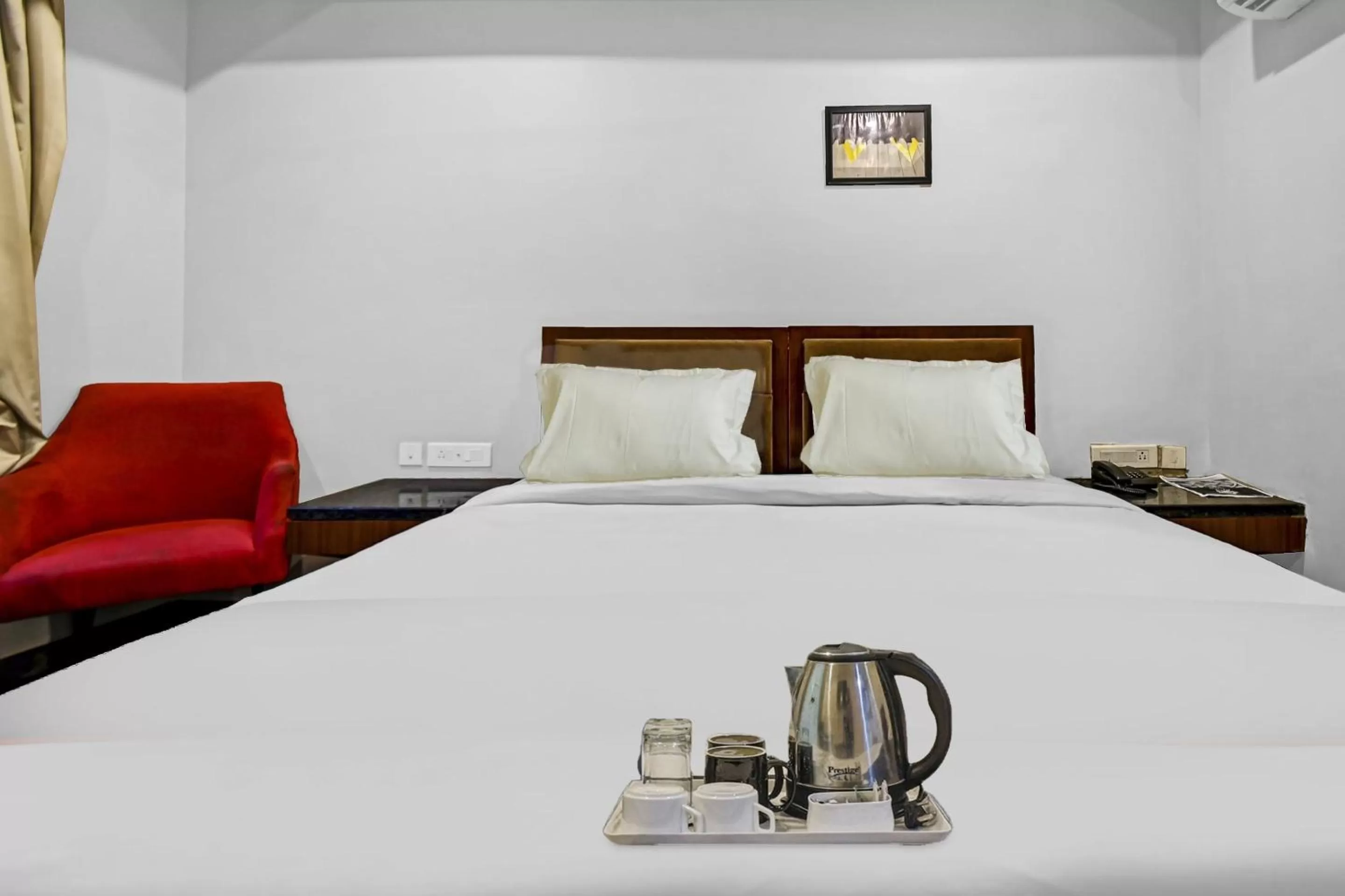 Bedroom, Bed in Super OYO Townhouse 132 Hotel The Grand