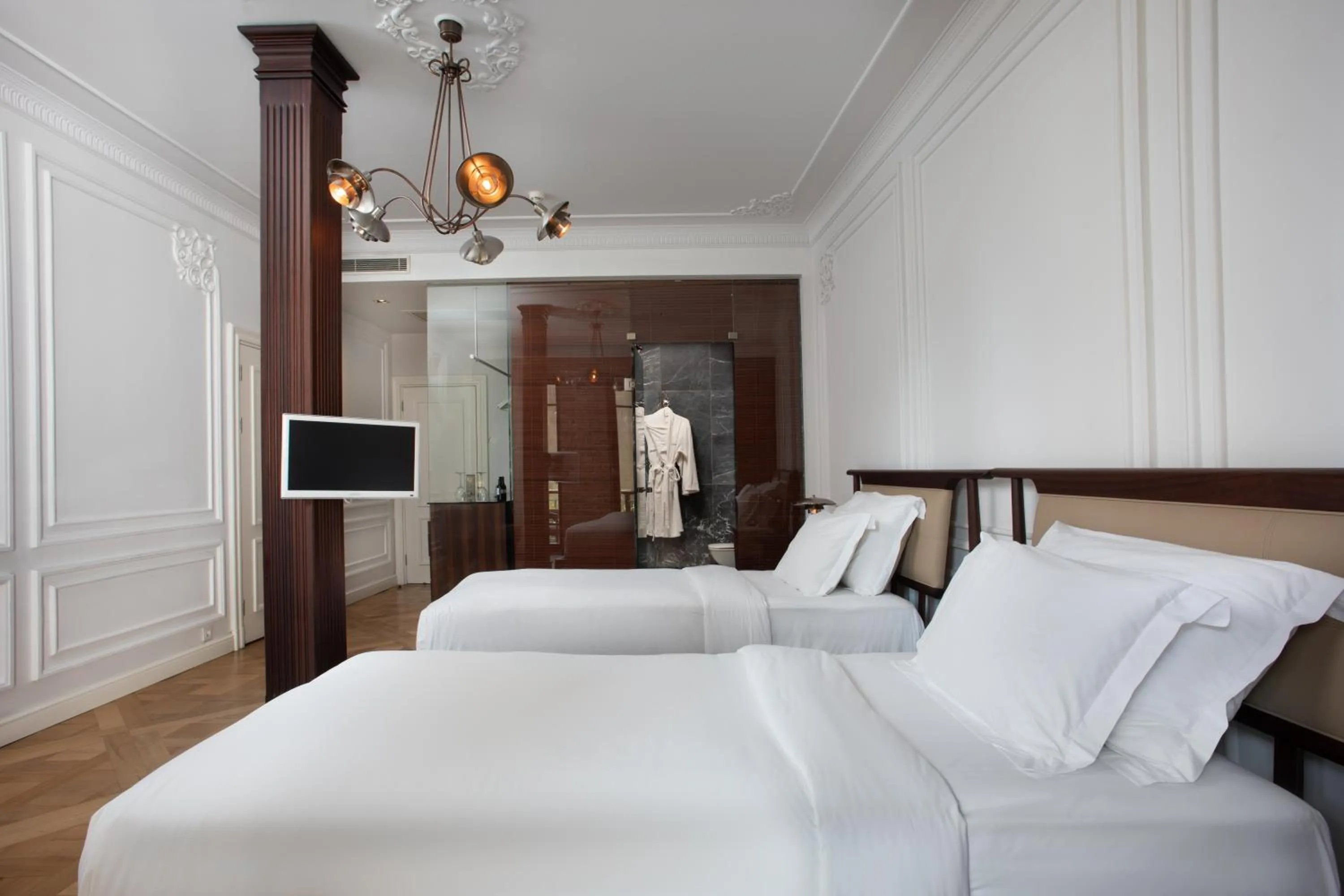 Bed in Georges Hotel Galata