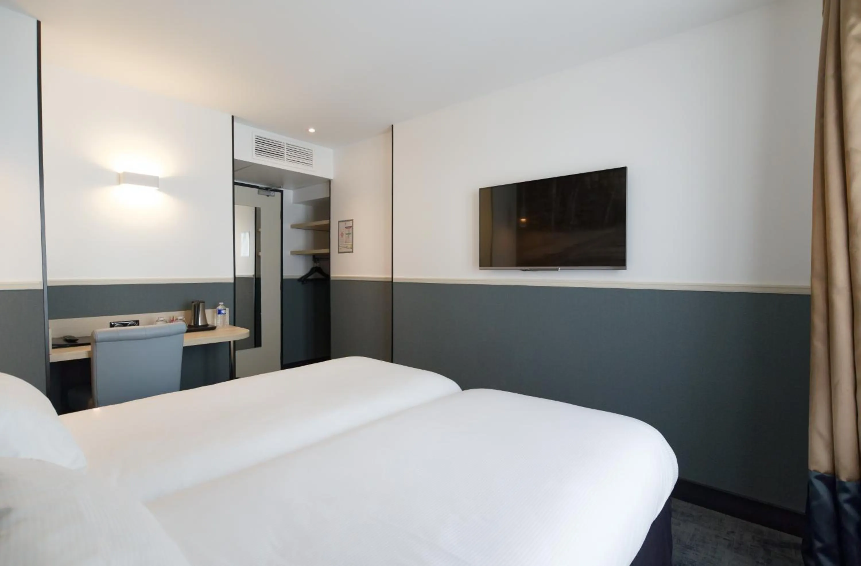 Bedroom, Bed in Appia La Fayette