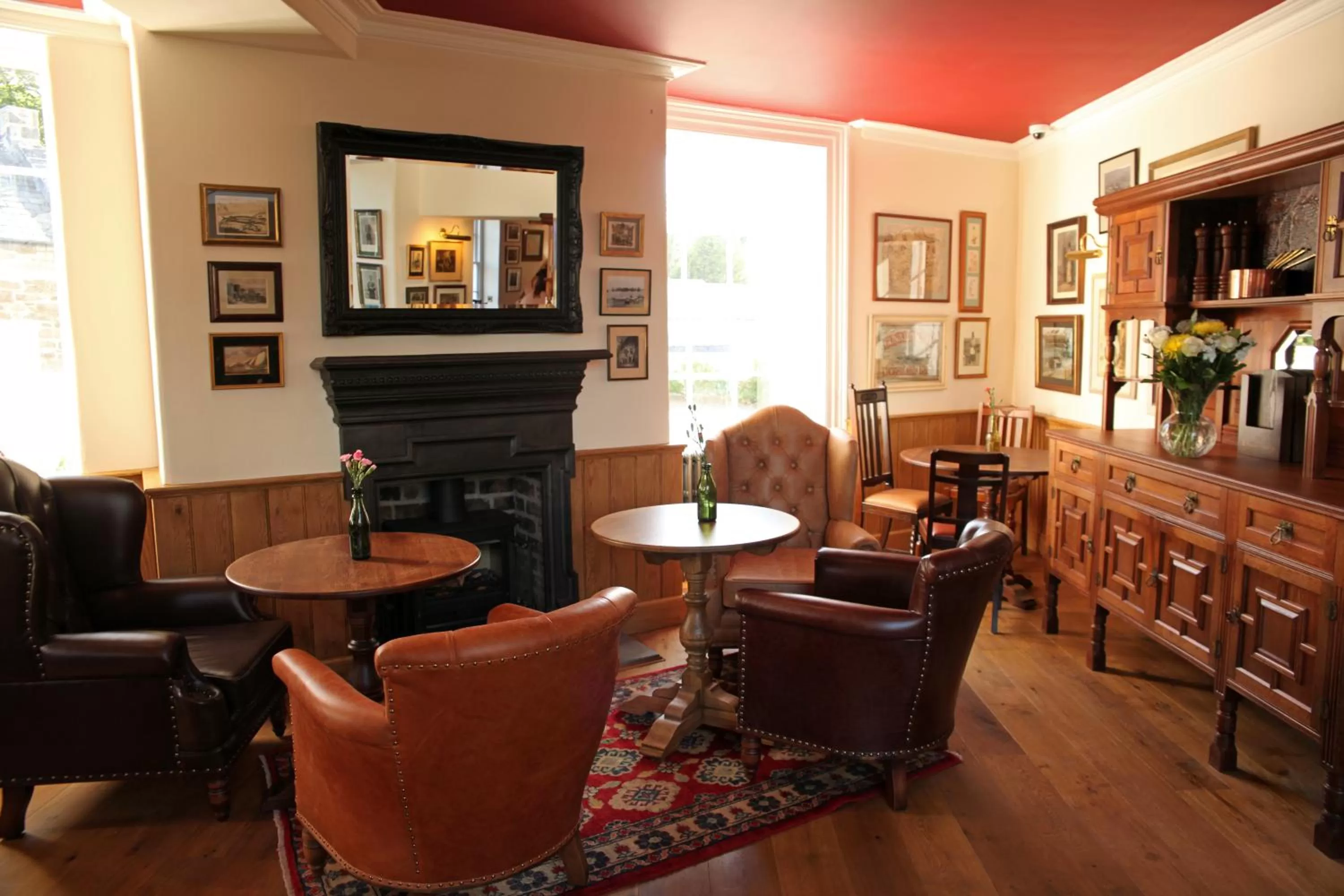 Restaurant/places to eat in The Erskine Arms