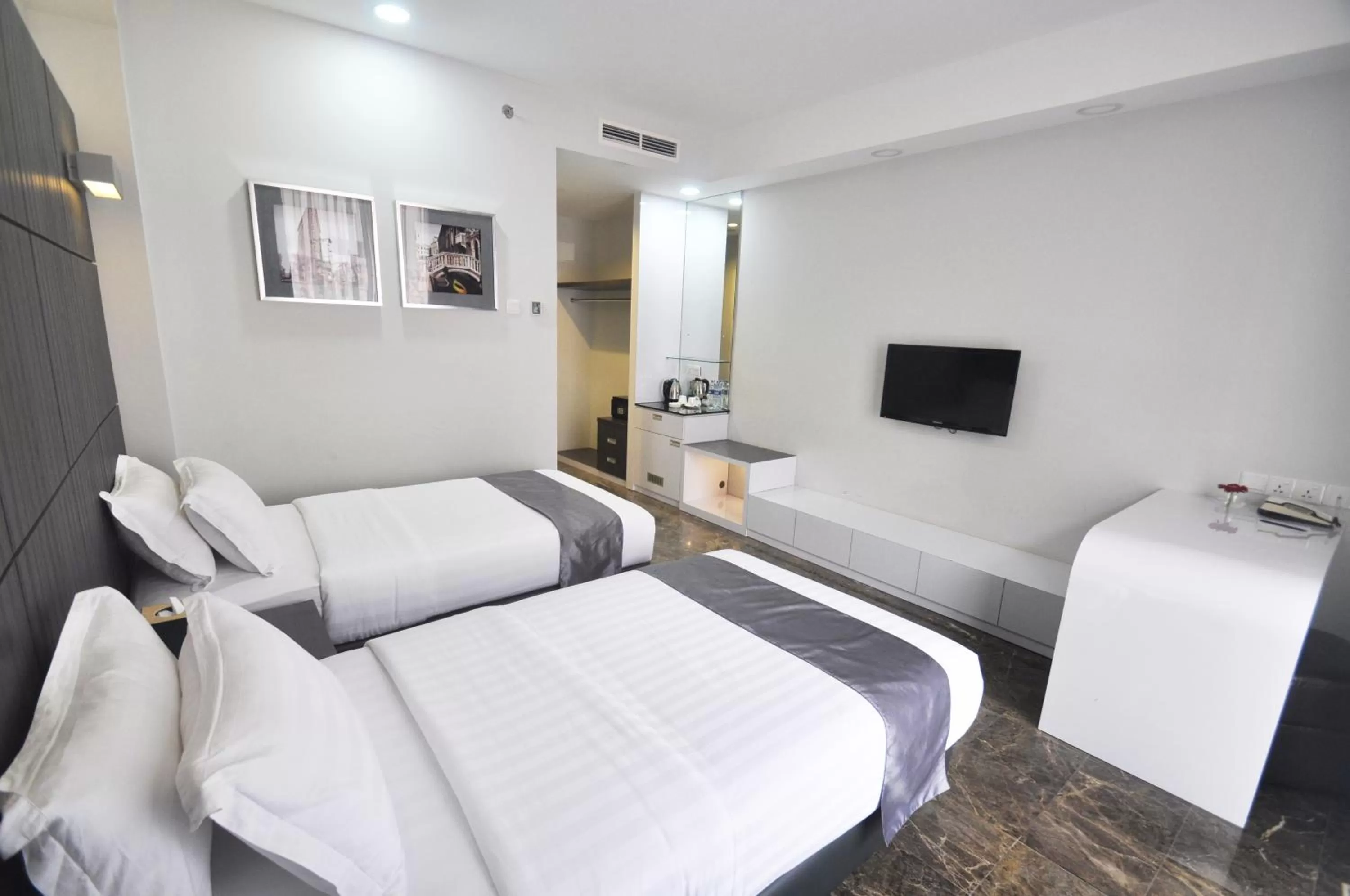 TV and multimedia, Bed in Dreamtel Jakarta