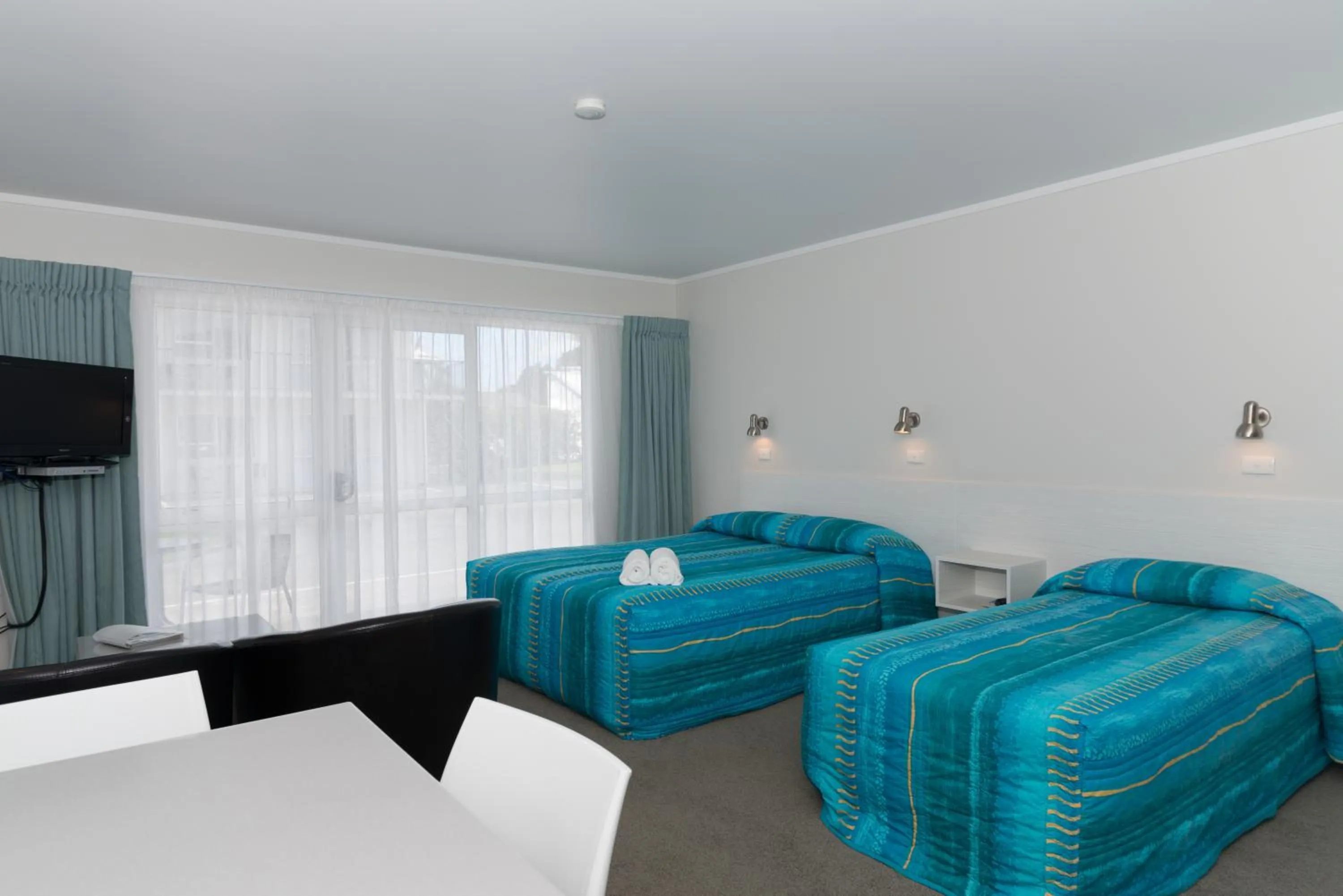 Deluxe Studio in Averill Court Motel