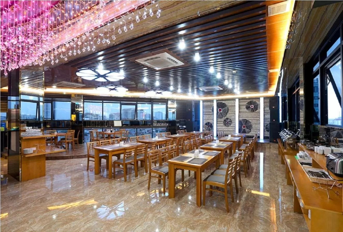Restaurant/places to eat in Au Viet Hotel