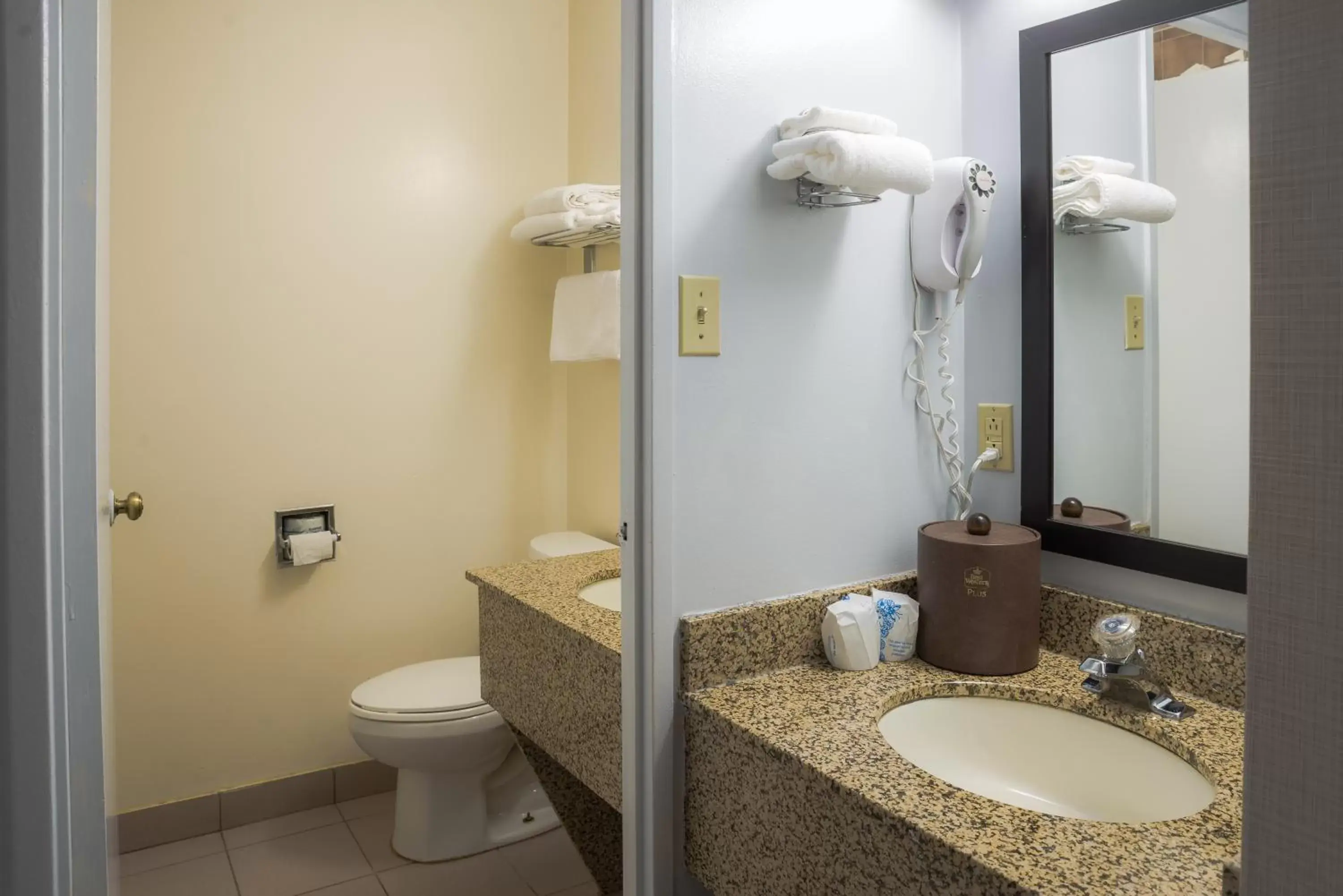 Queen Suite with Spa Bath in Super 5 Inn Queen Suite with Spa Bath in Super 5 Inn