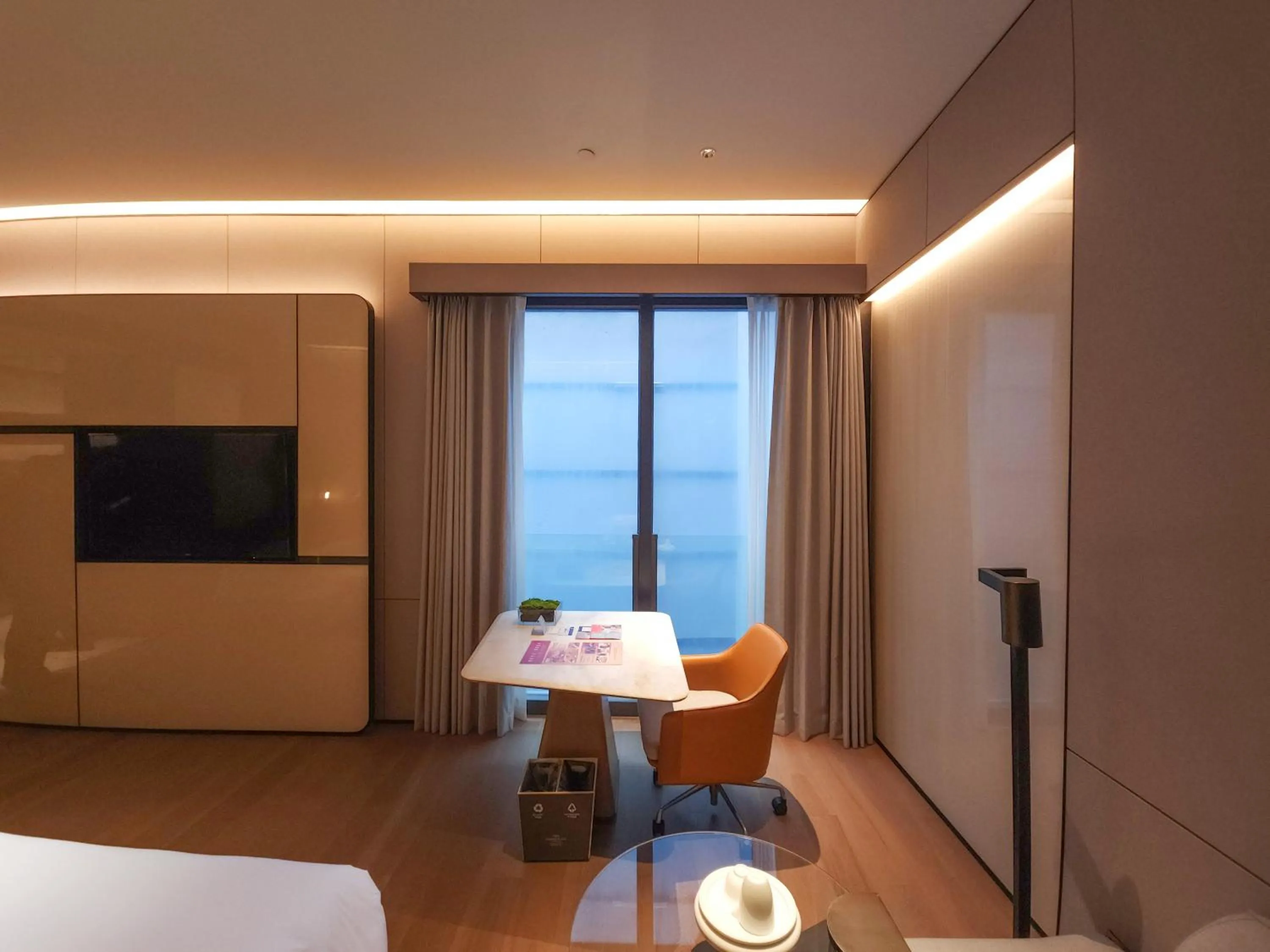 Photo of the whole room, Bed in Crowne Plaza Chaozhou Riverside by IHG